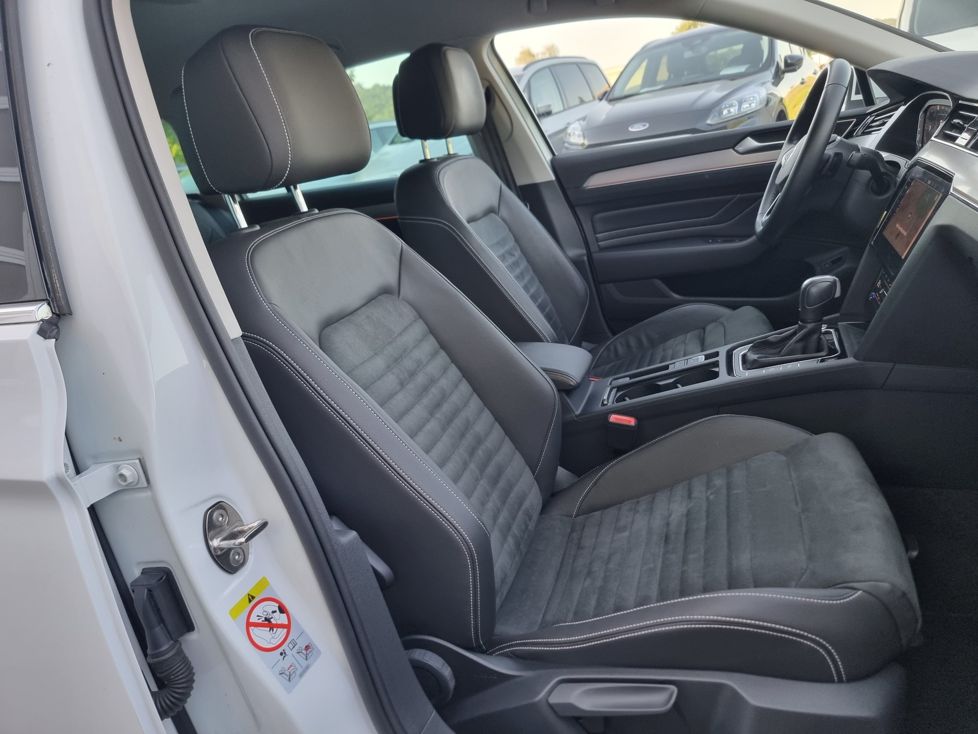 VW Passat 2.0 TDI BMT Elegance DSG-image-9
