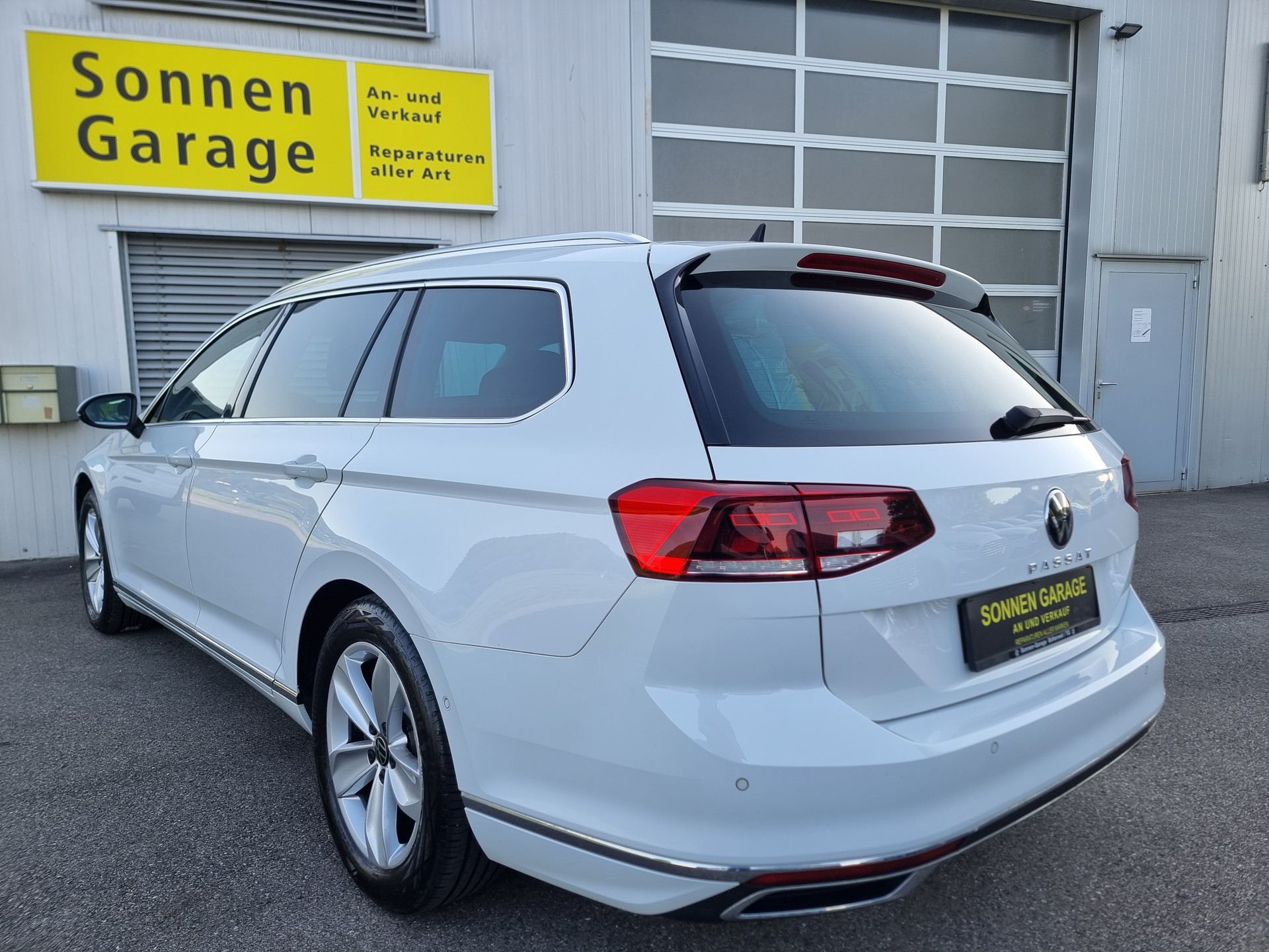 VW Passat 2.0 TDI BMT Elegance DSG-image-12