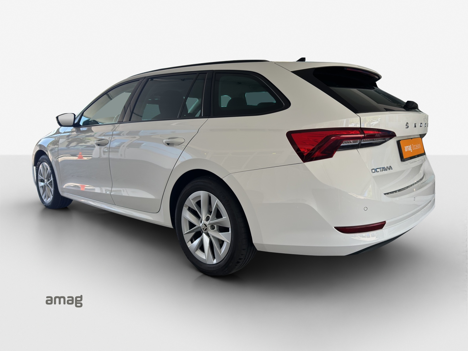 SKODA Octavia Combi 2.0 TDI DSG Ambition 4x4-image-2