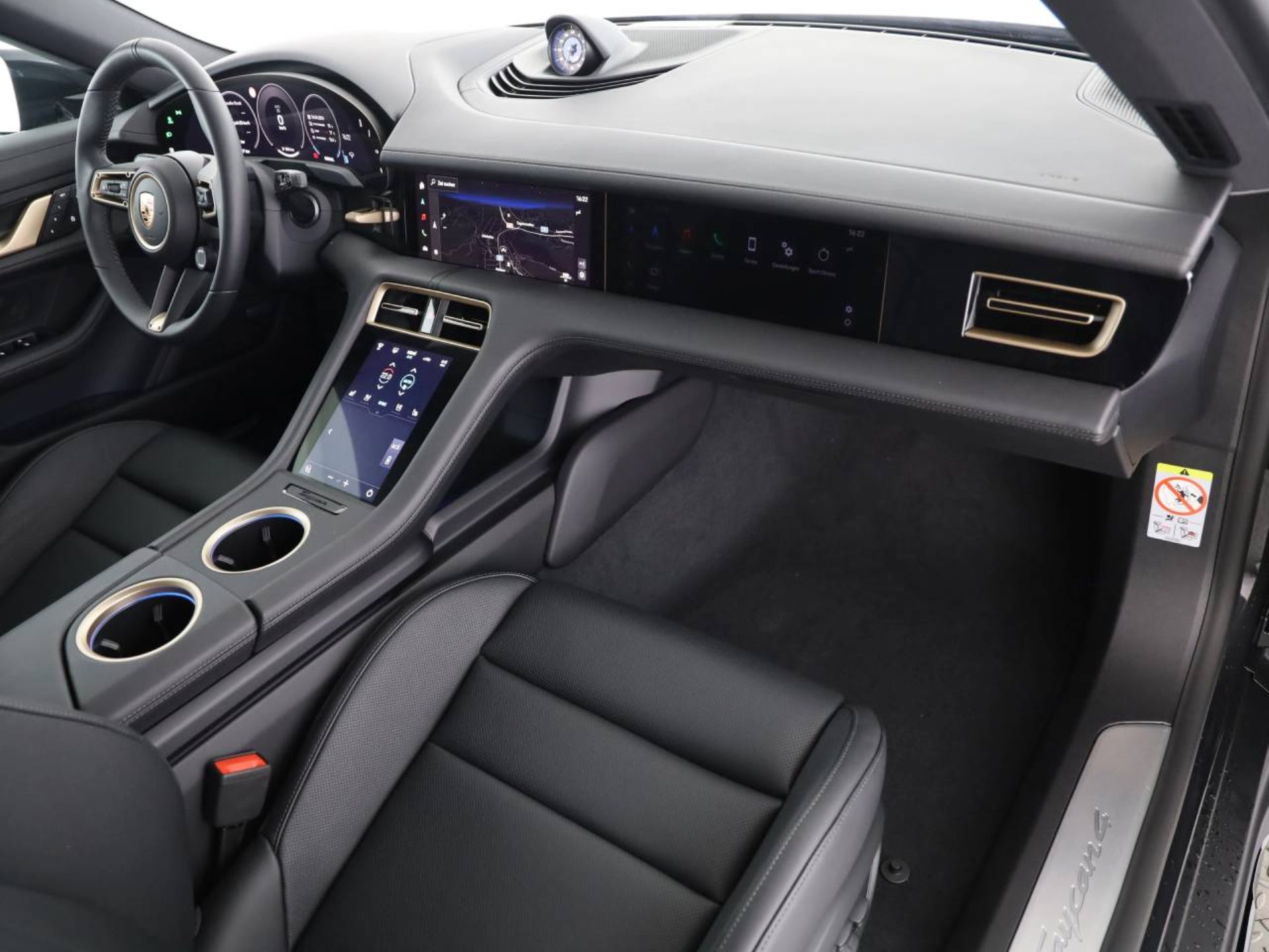 PORSCHE Taycan 4 Cross Turismo-image-10