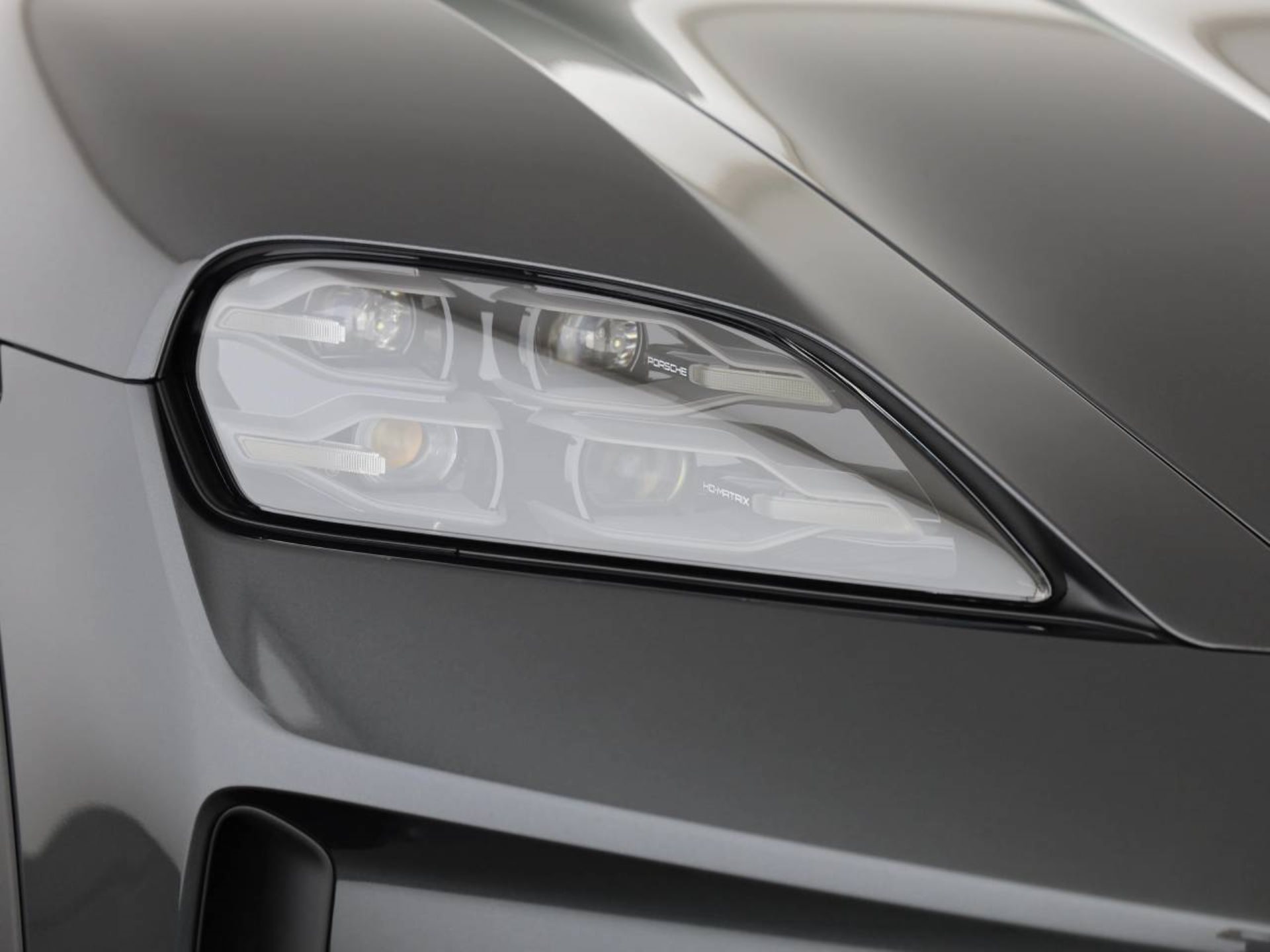 PORSCHE Taycan 4 Cross Turismo-image-8