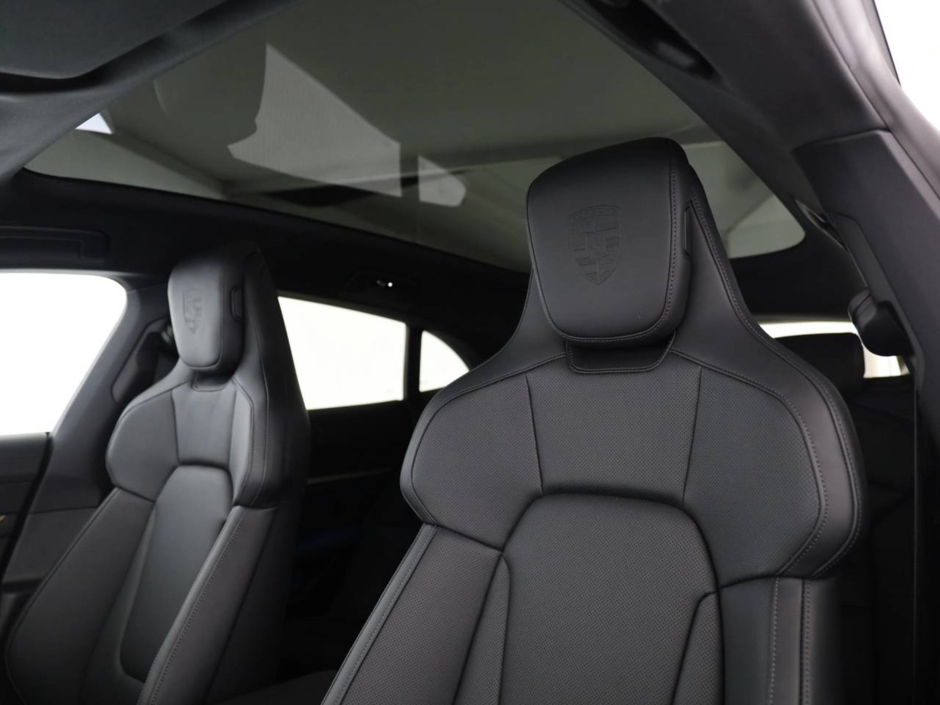 PORSCHE Taycan 4 Cross Turismo-image-15