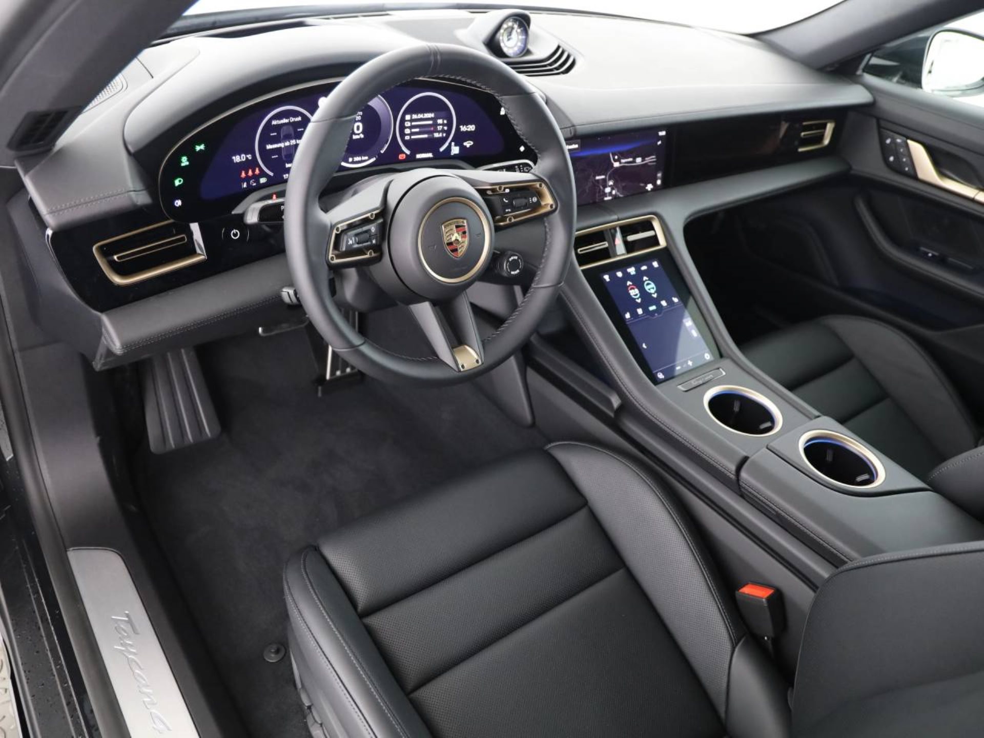 PORSCHE Taycan 4 Cross Turismo-image-9