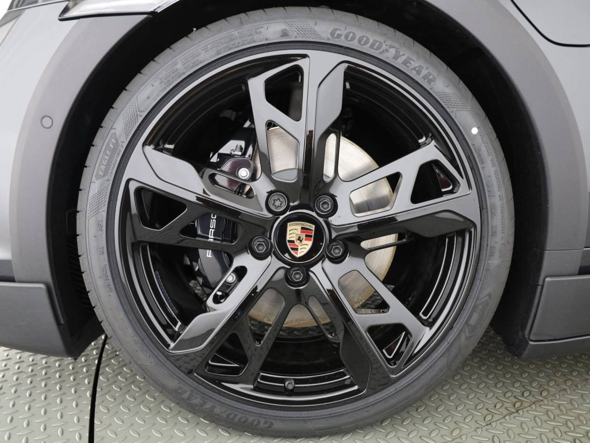 PORSCHE Taycan 4 Cross Turismo-image-5