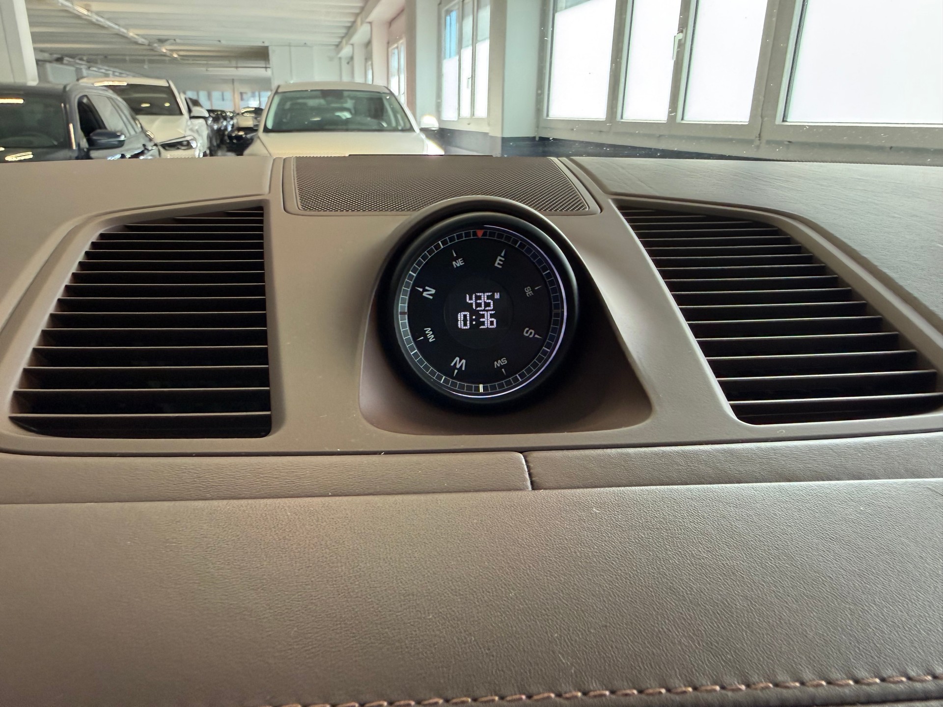 PORSCHE Cayenne Turbo S E-Hybrid-image-11