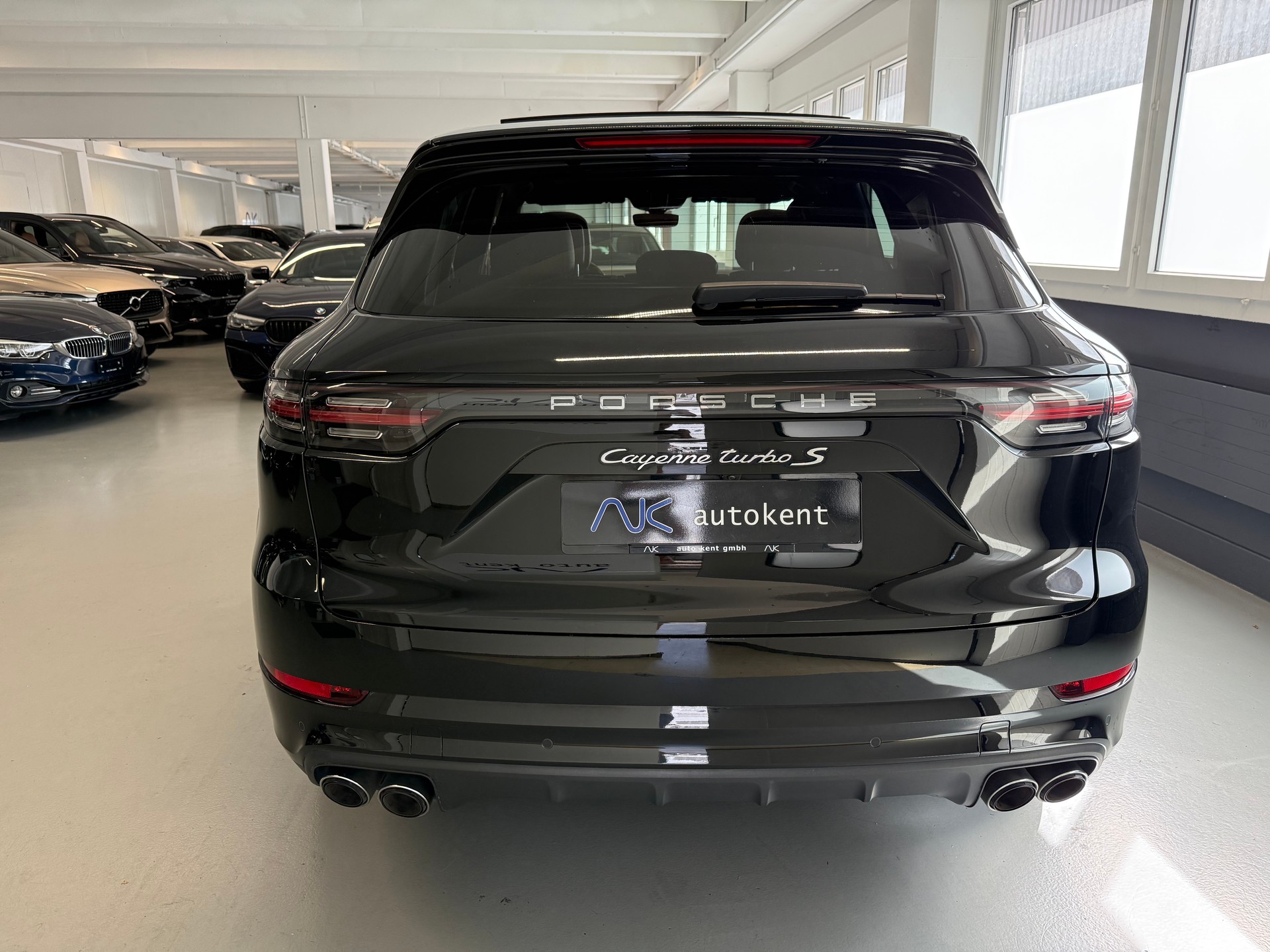 PORSCHE Cayenne Turbo S E-Hybrid-image-4