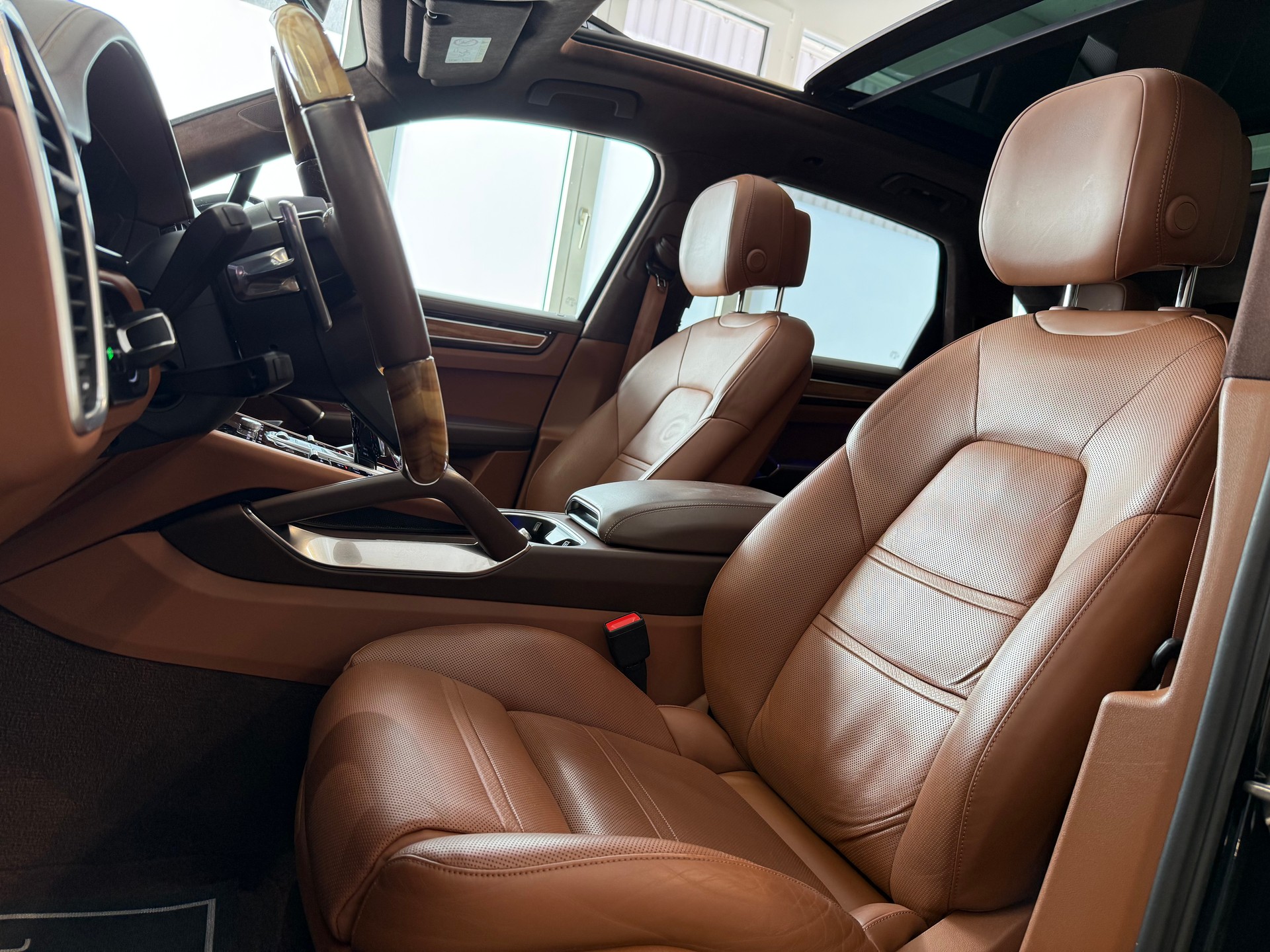 PORSCHE Cayenne Turbo S E-Hybrid-image-16