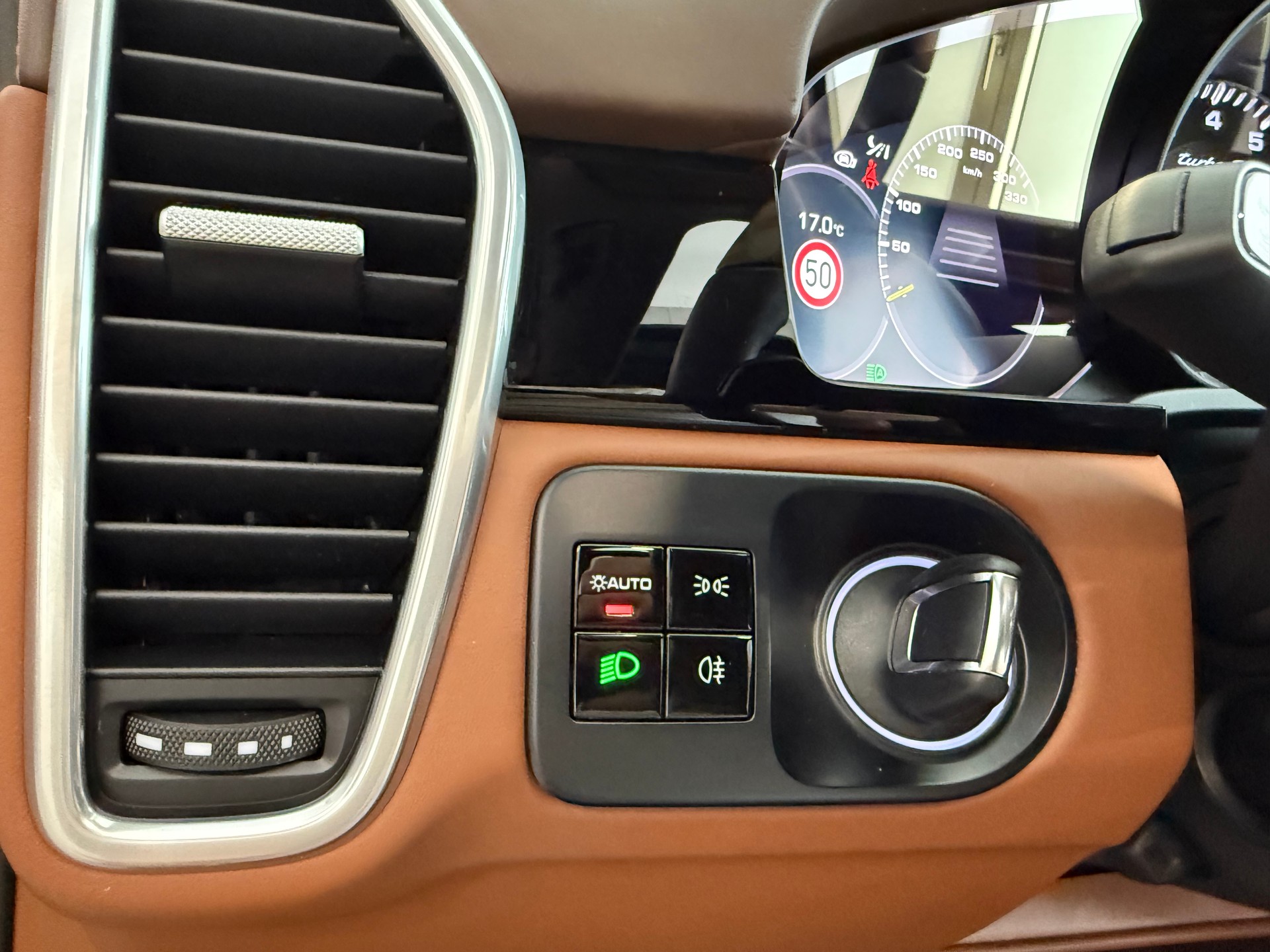 PORSCHE Cayenne Turbo S E-Hybrid-image-13