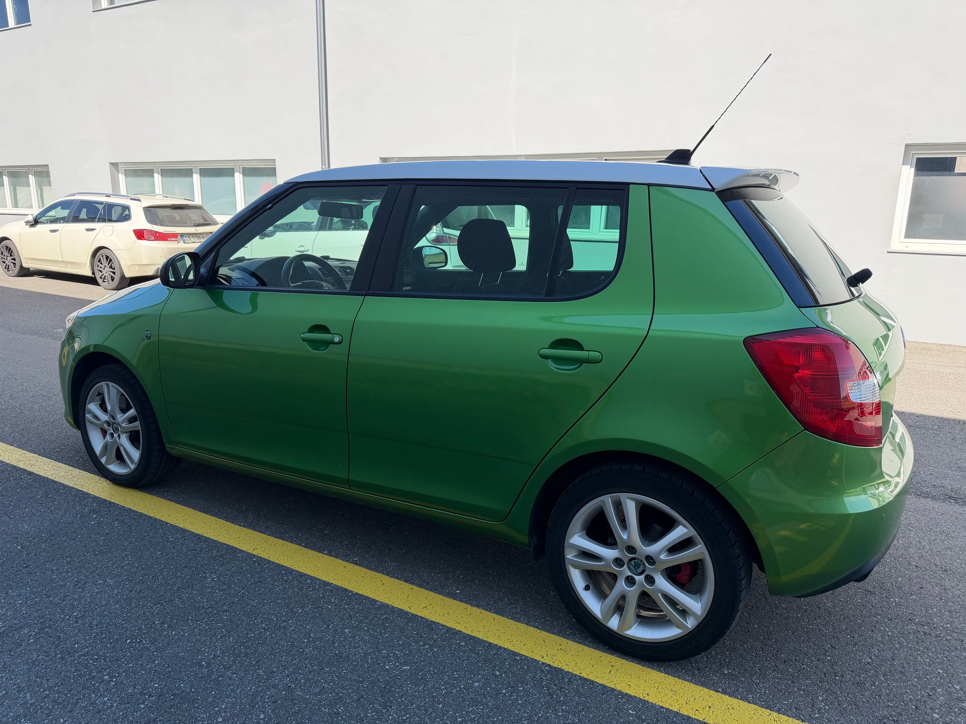 SKODA Fabia 1.4 TSI RS DSG-image-9