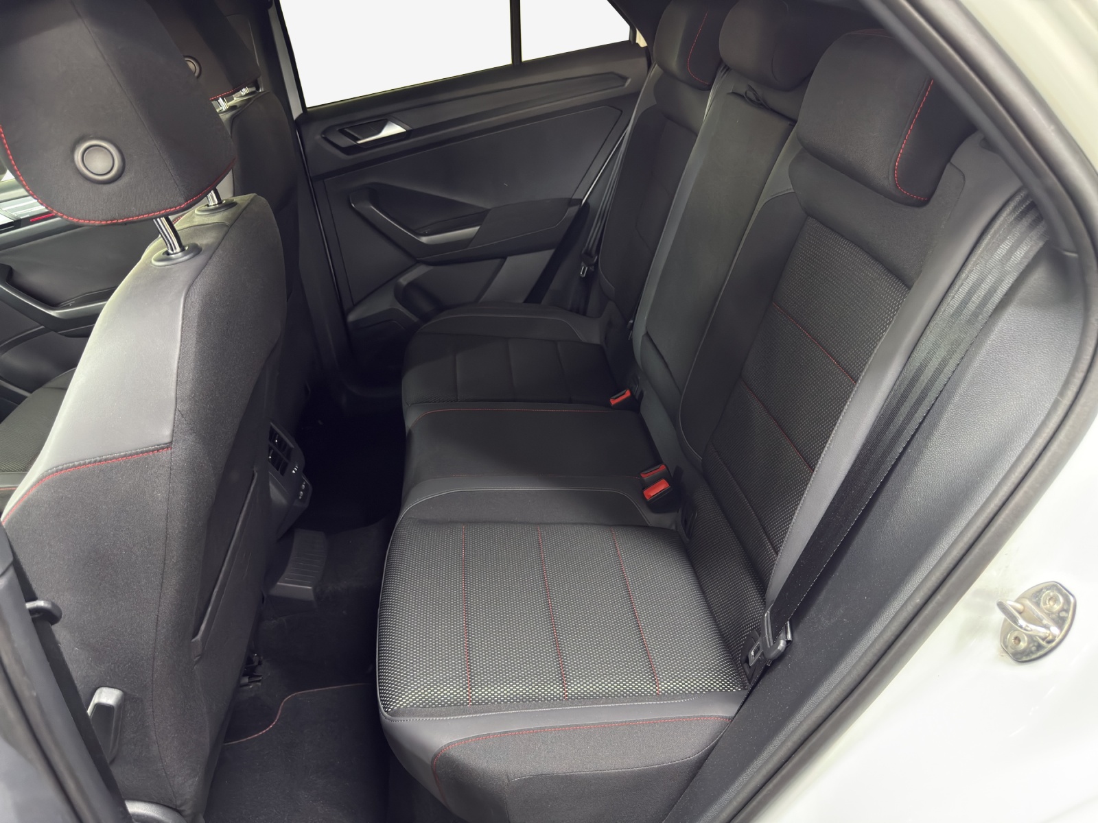 VW T-Roc 1.5 TSI EVO Sport DSG-image-2