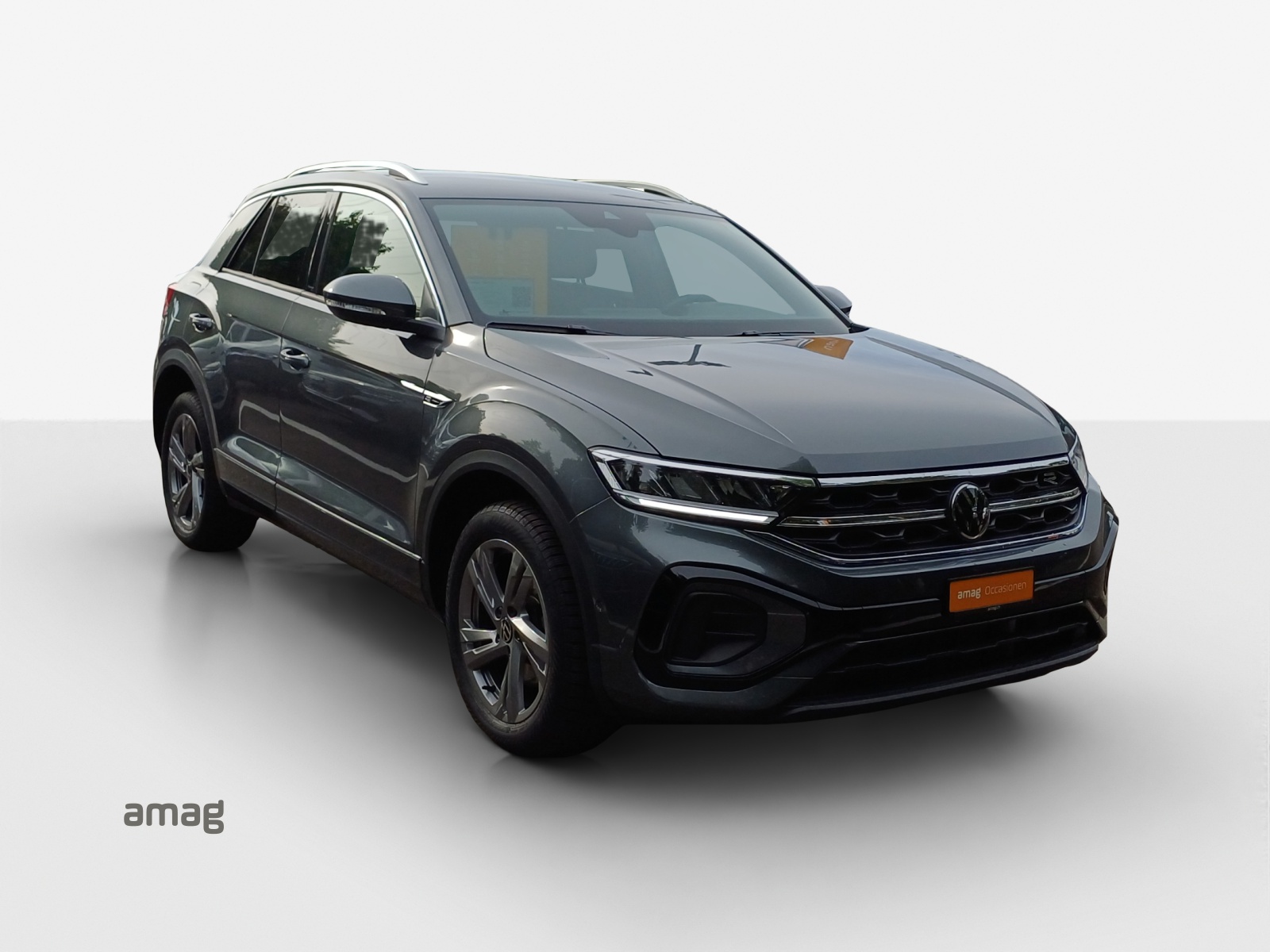 VW T-Roc 2.0 TSI R-Line DSG 4Motion-image-2