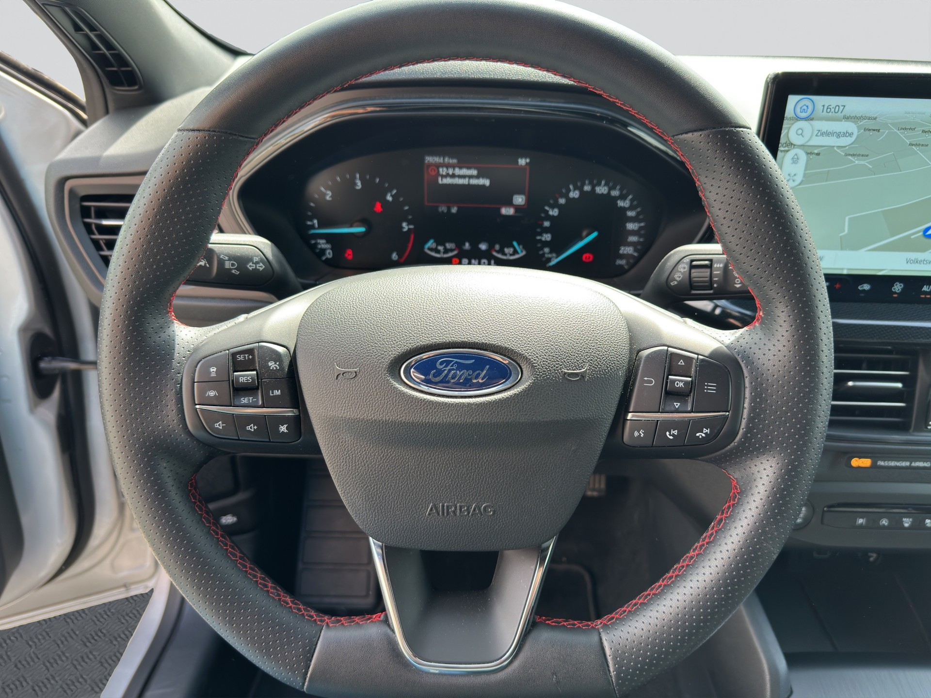 FORD Focus 1.5 TDCi EcoBlue ST-Line Automatic-image-9