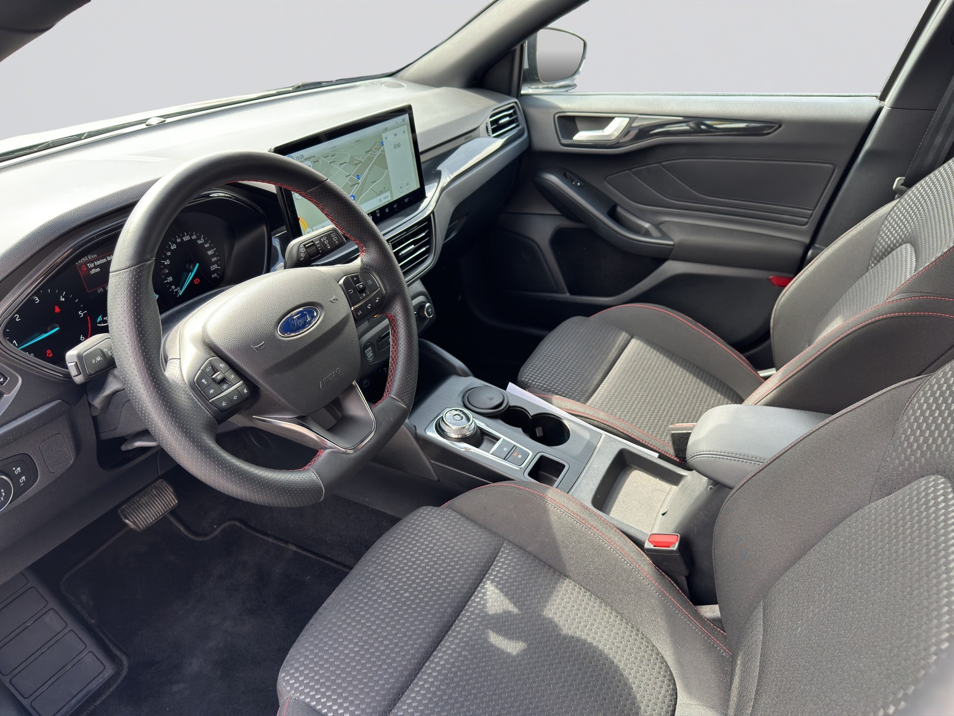 FORD Focus 1.5 TDCi EcoBlue ST-Line Automatic-image-6