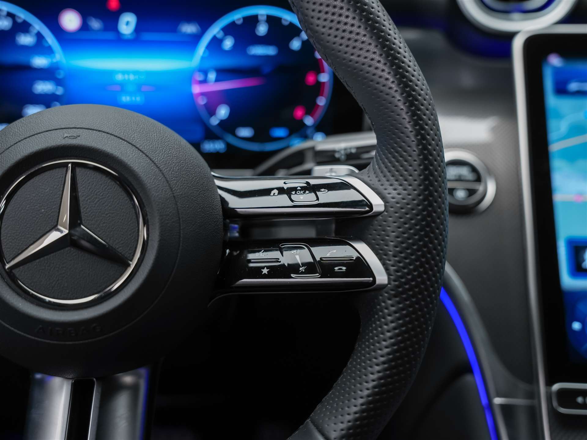 MERCEDES-BENZ GLC 220 d AMG Line 4matic *Digital Light*360° Kamera*Assistenzpaket*-image-26