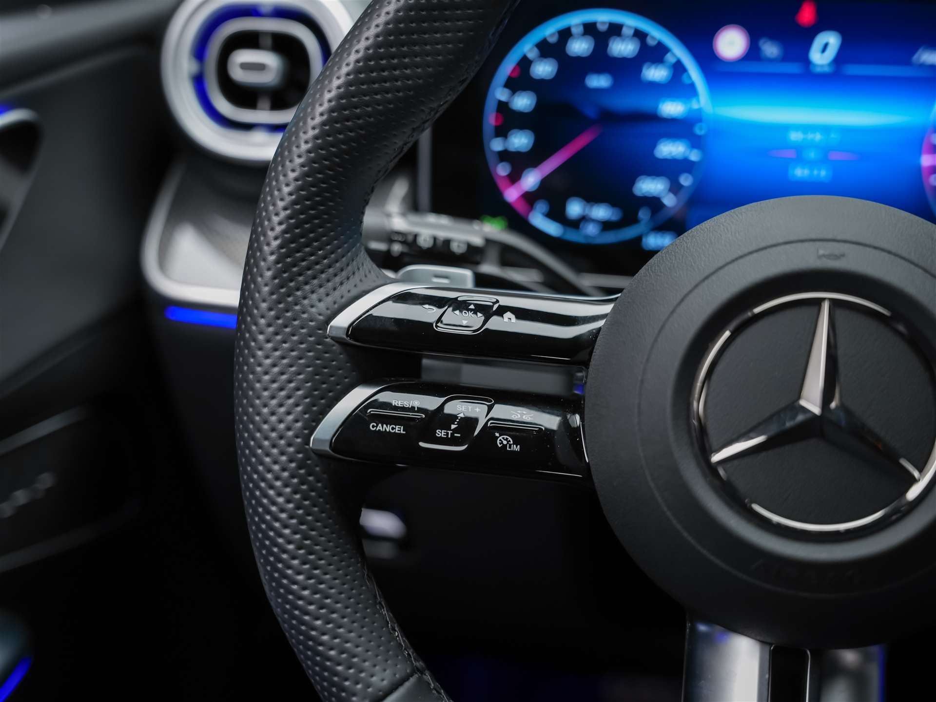MERCEDES-BENZ GLC 220 d AMG Line 4matic *Digital Light*360° Kamera*Assistenzpaket*-image-25