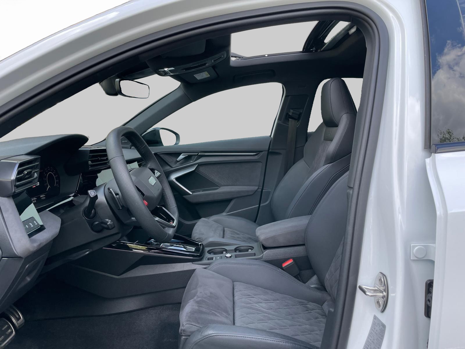 AUDI RS3 Limousine 2.5 TSI quattro S-tronic-image-4