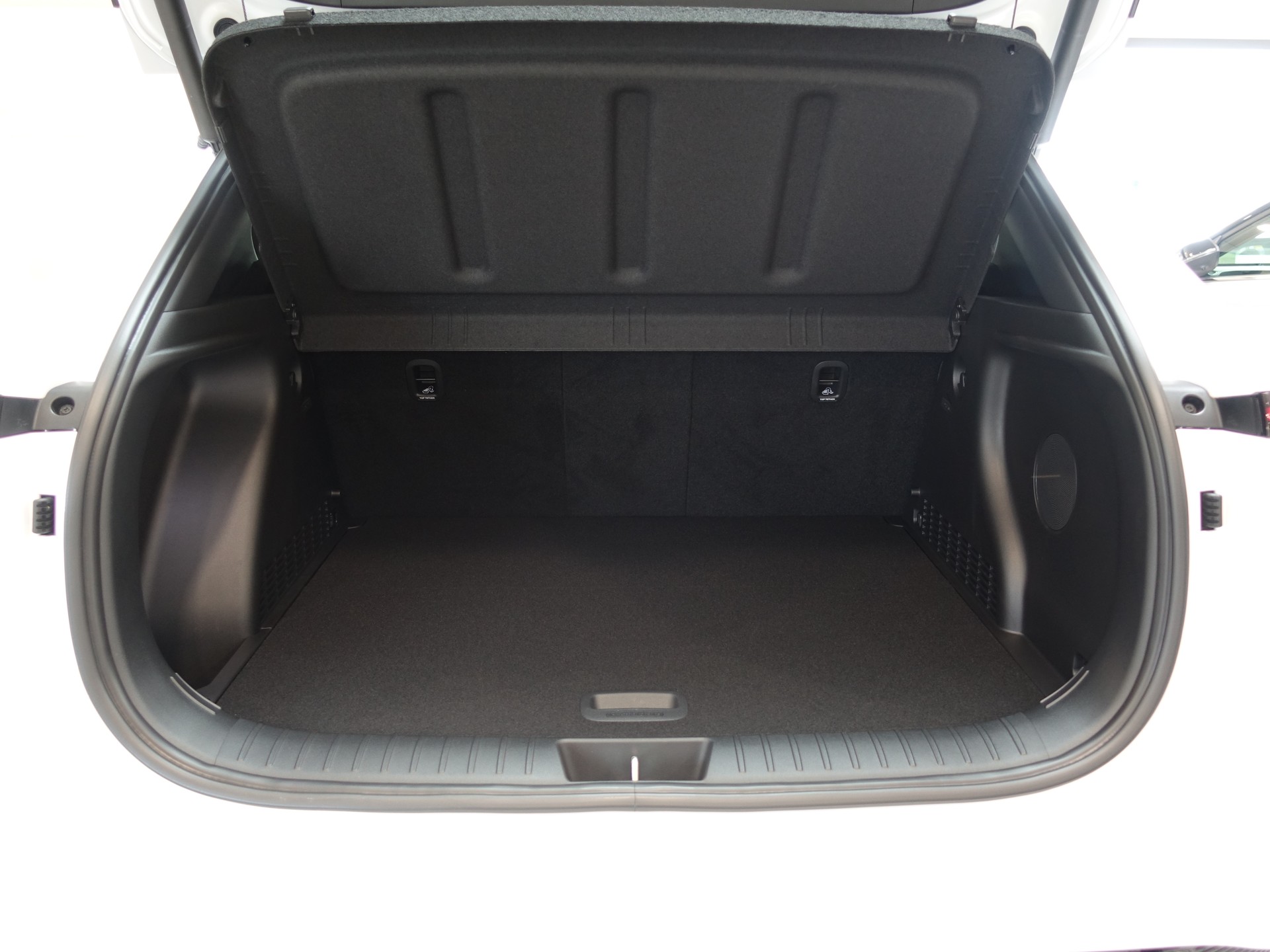 HYUNDAI Kona EV 65.4 kWh N Line-image-11