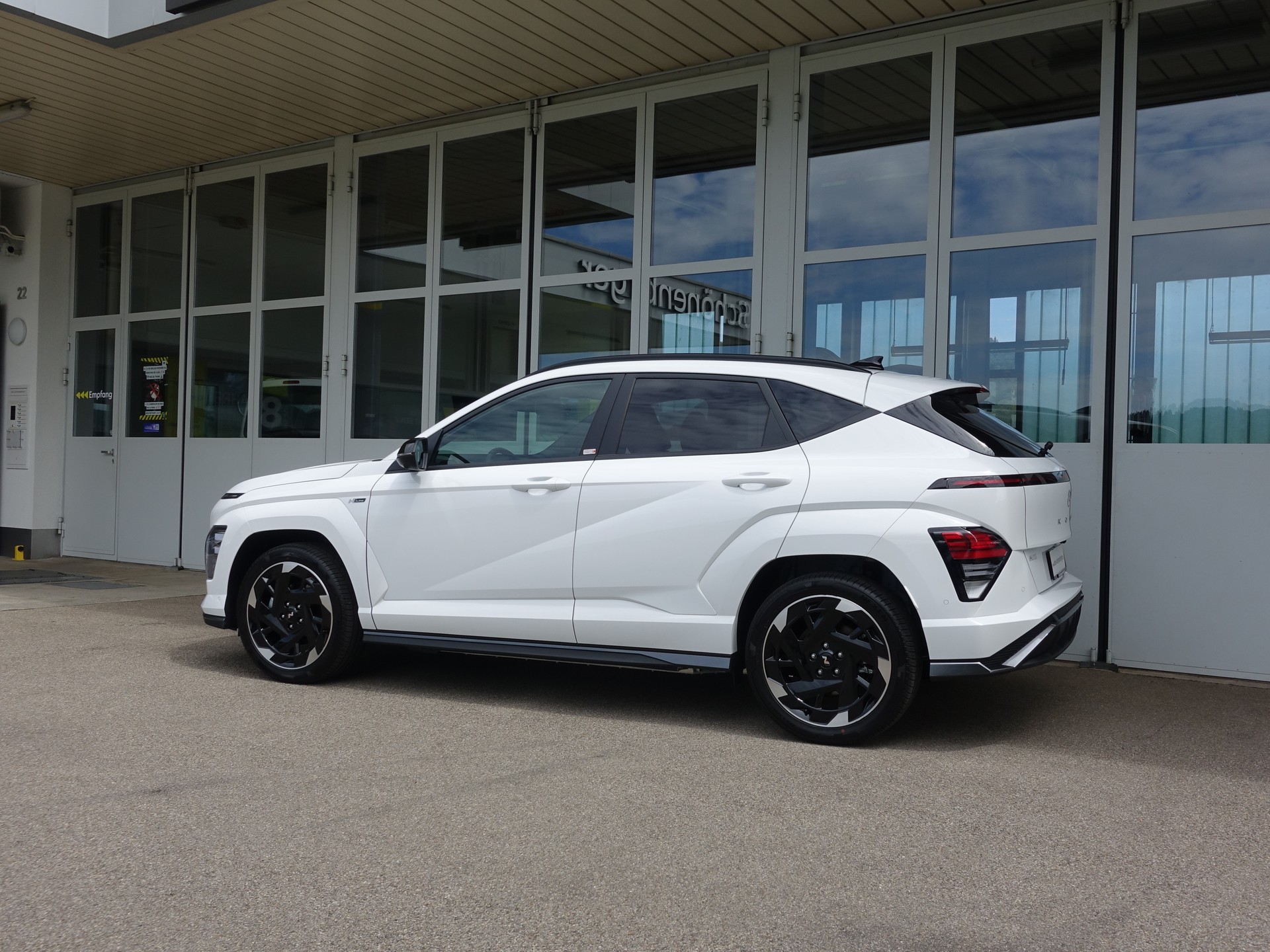 HYUNDAI Kona EV 65.4 kWh N Line-image-21