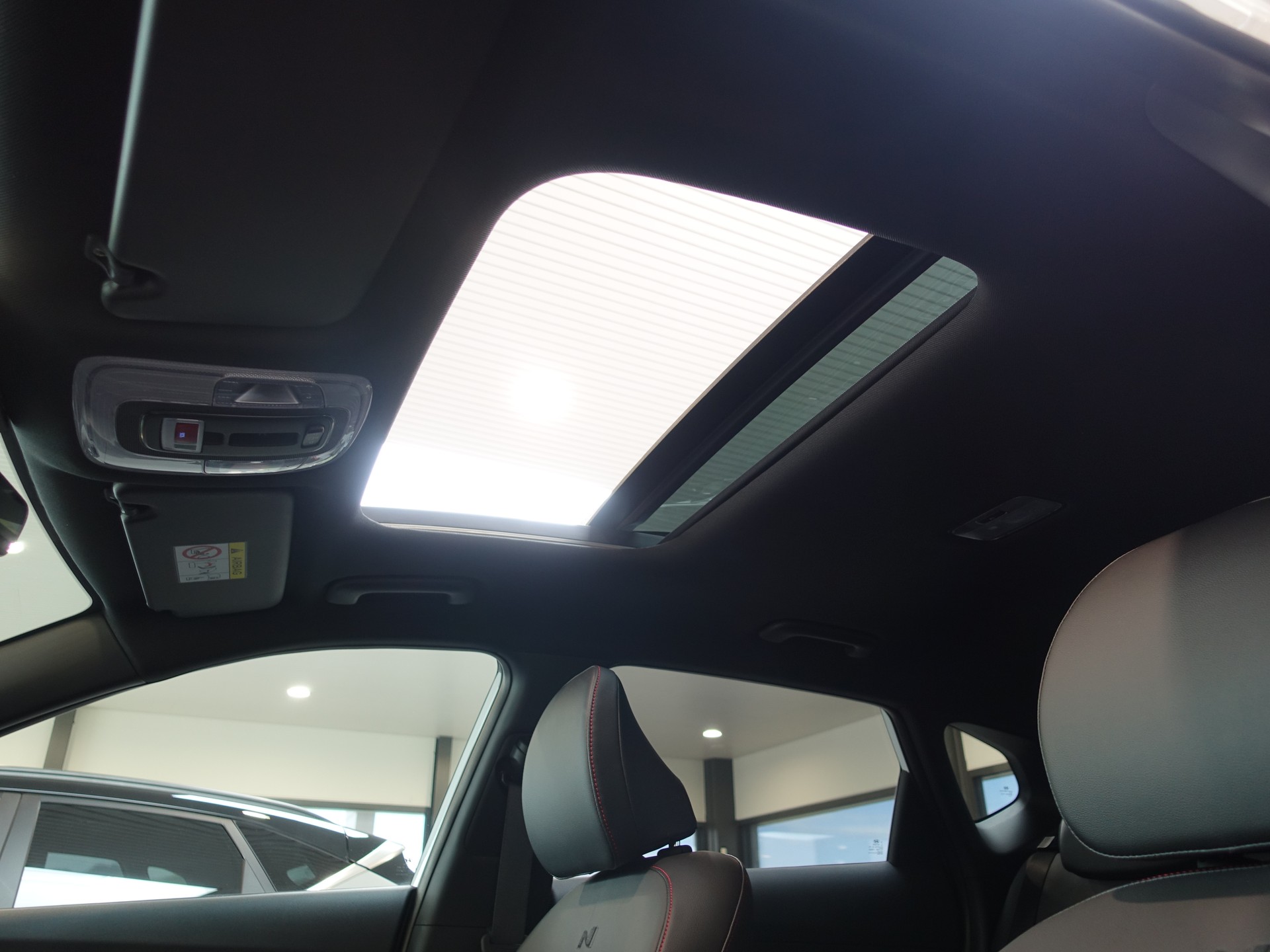 HYUNDAI Kona EV 65.4 kWh N Line-image-16