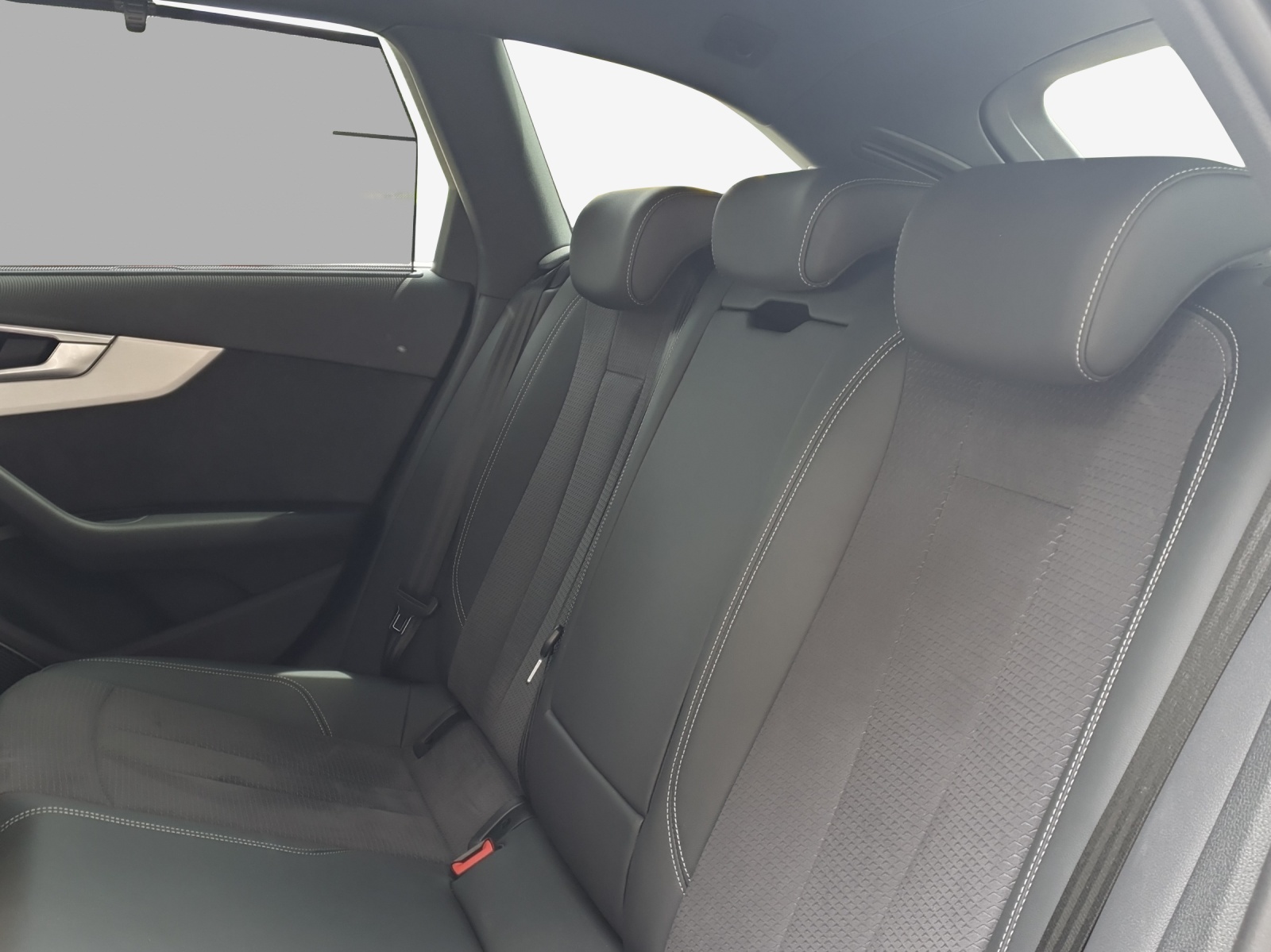 AUDI A4 Avant 40 TFSI S line S-tronic quattro-image-11