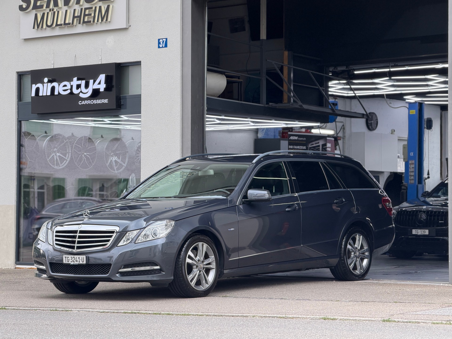 MERCEDES-BENZ E 250 CGI BlueEfficiency Avantgarde 7G-Tronic Luftfahrwerk MFK + Service ASM-TEAM.ch-image-1