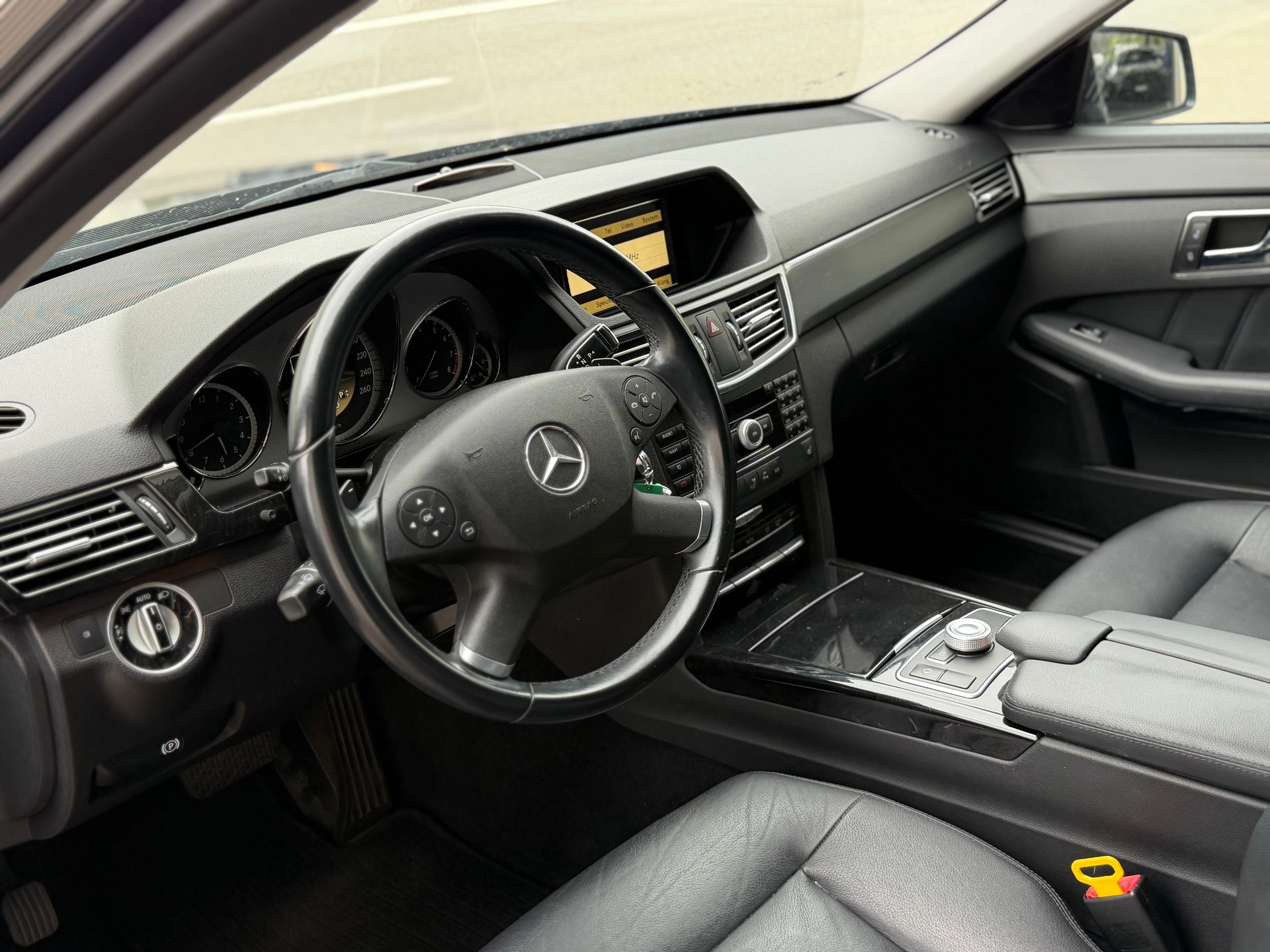 MERCEDES-BENZ E 250 CGI BlueEfficiency Avantgarde 7G-Tronic Luftfahrwerk MFK + Service ASM-TEAM.ch-image-5