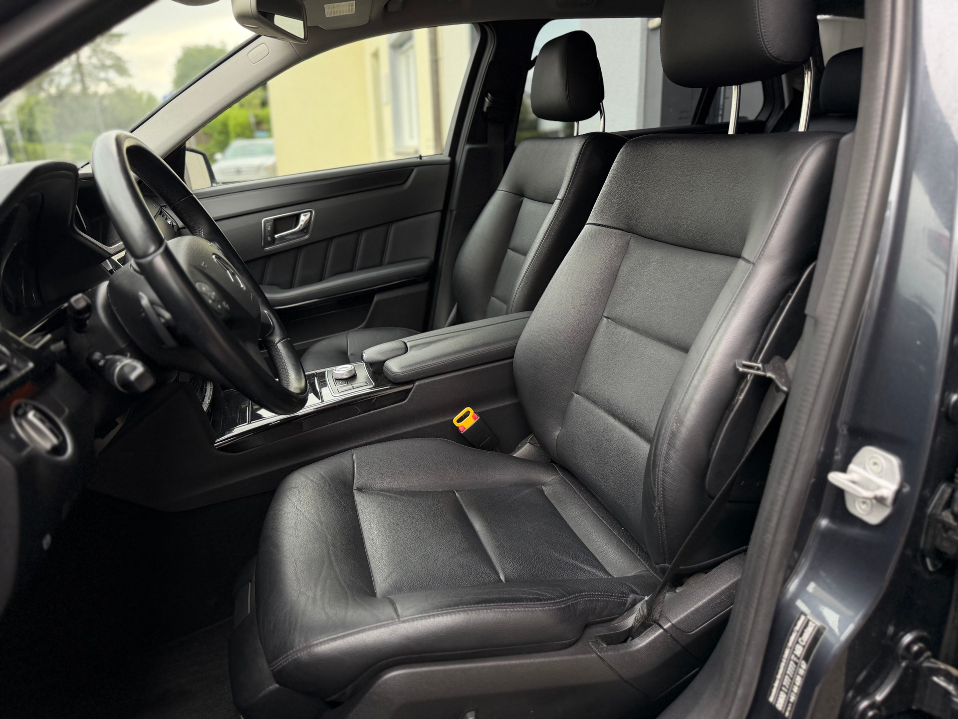 MERCEDES-BENZ E 250 CGI BlueEfficiency Avantgarde 7G-Tronic Luftfahrwerk MFK + Service ASM-TEAM.ch-image-6