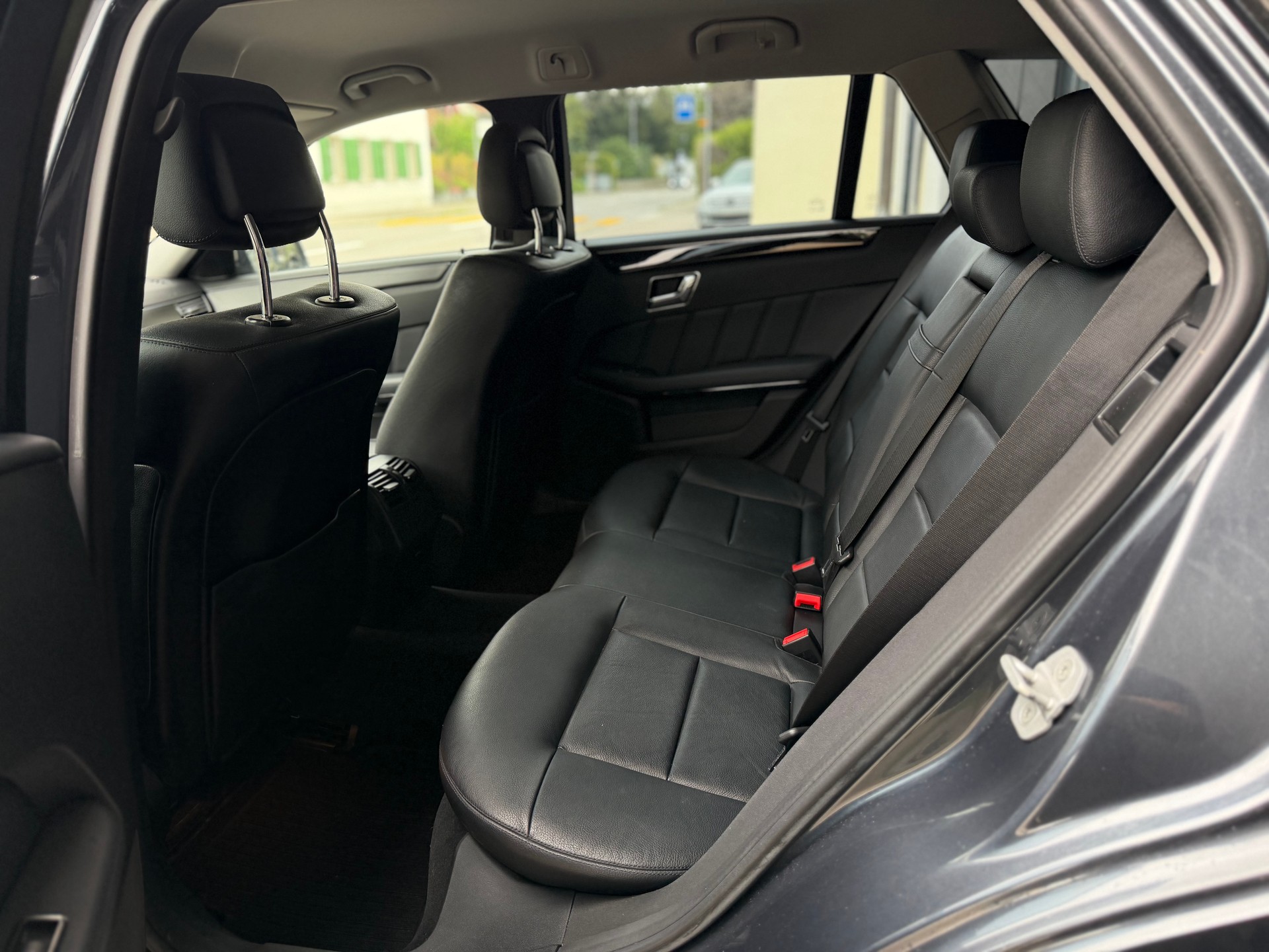 MERCEDES-BENZ E 250 CGI BlueEfficiency Avantgarde 7G-Tronic Luftfahrwerk MFK + Service ASM-TEAM.ch-image-7
