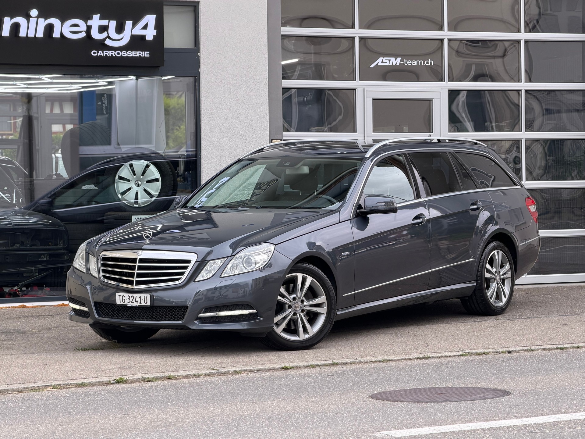 MERCEDES-BENZ E 250 CGI BlueEfficiency Avantgarde 7G-Tronic Luftfahrwerk MFK + Service ASM-TEAM.ch-image-0