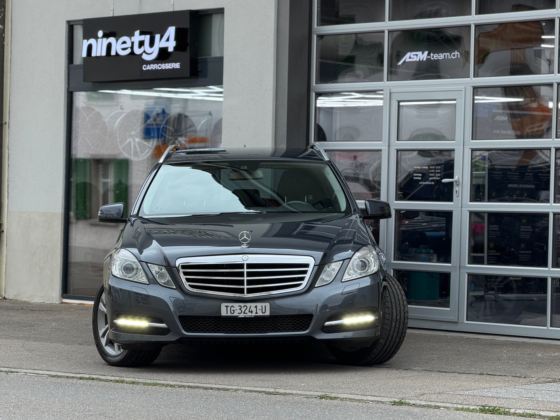 MERCEDES-BENZ E 250 CGI BlueEfficiency Avantgarde 7G-Tronic Luftfahrwerk MFK + Service ASM-TEAM.ch-image-2