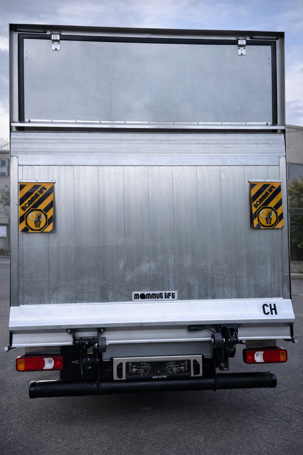 IVECO 35S16H A8 "caisse déménageuse"-image-2