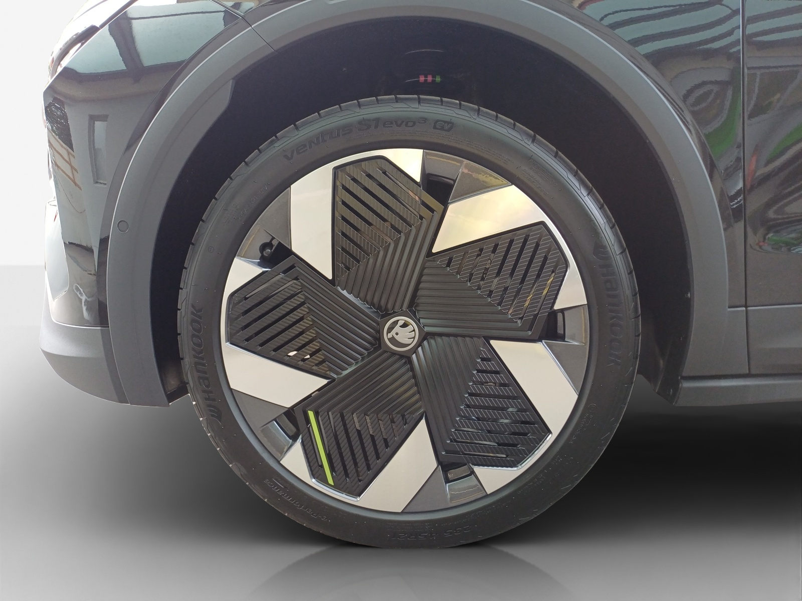 SKODA Elroq RS 4x4-image-13