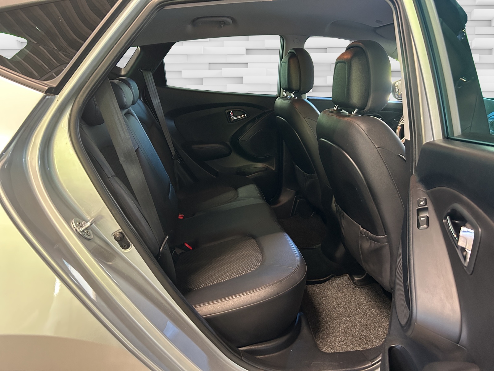 HYUNDAI iX 35 2.0 Comfort 4WD-image-9