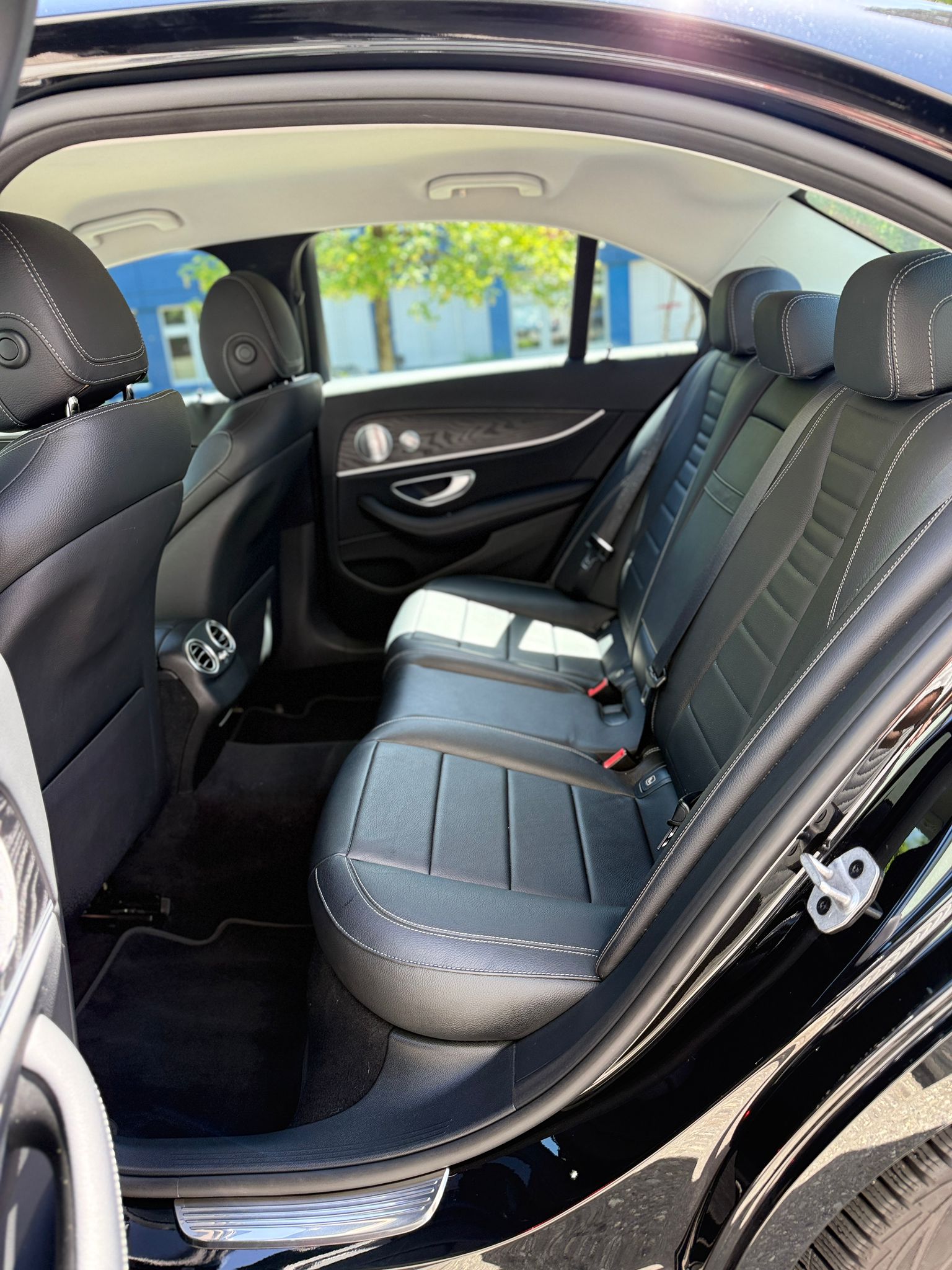 MERCEDES-BENZ E 200 Avantgarde 4matic-image-16