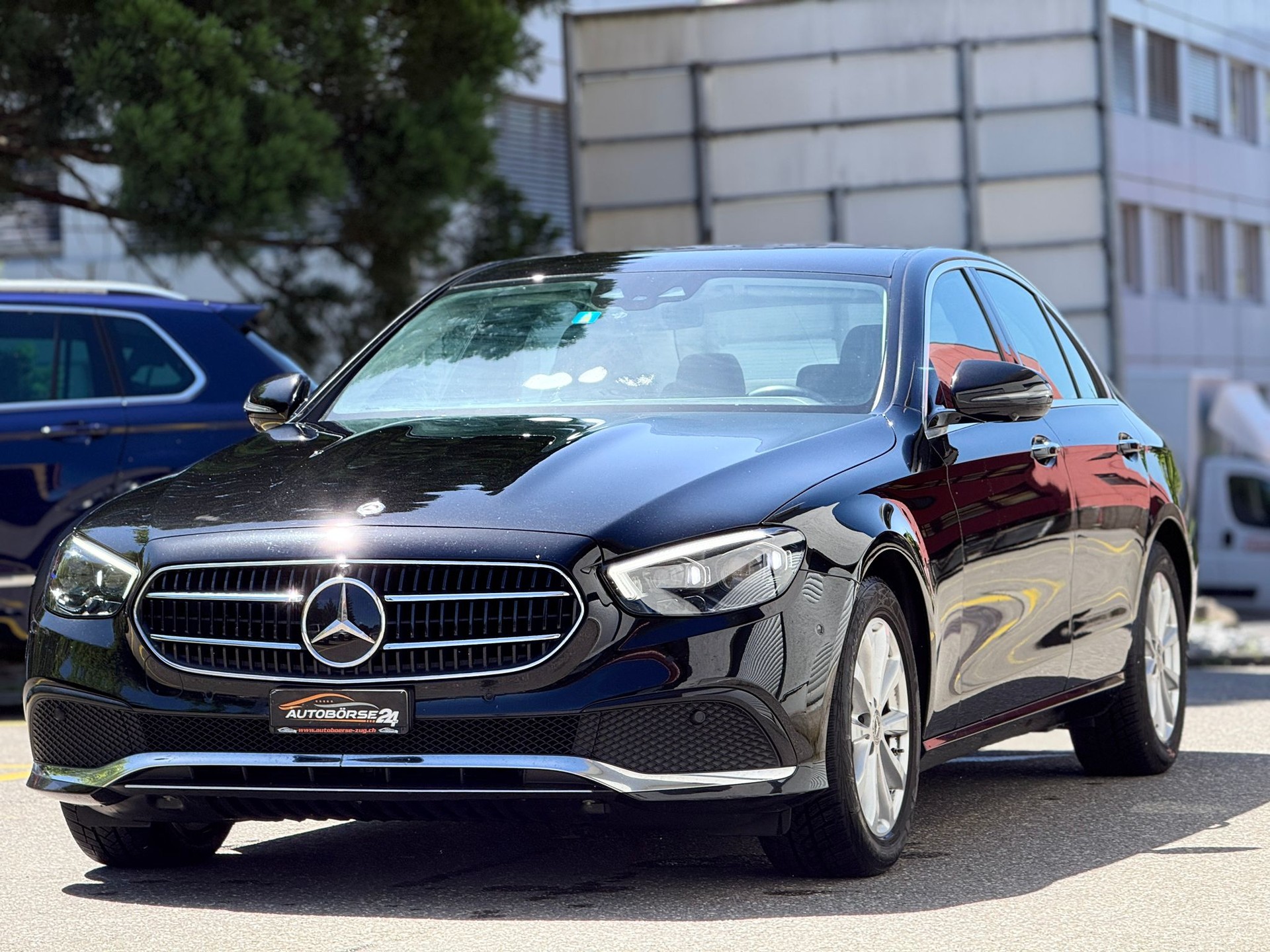 MERCEDES-BENZ E 200 Avantgarde 4matic-image-0