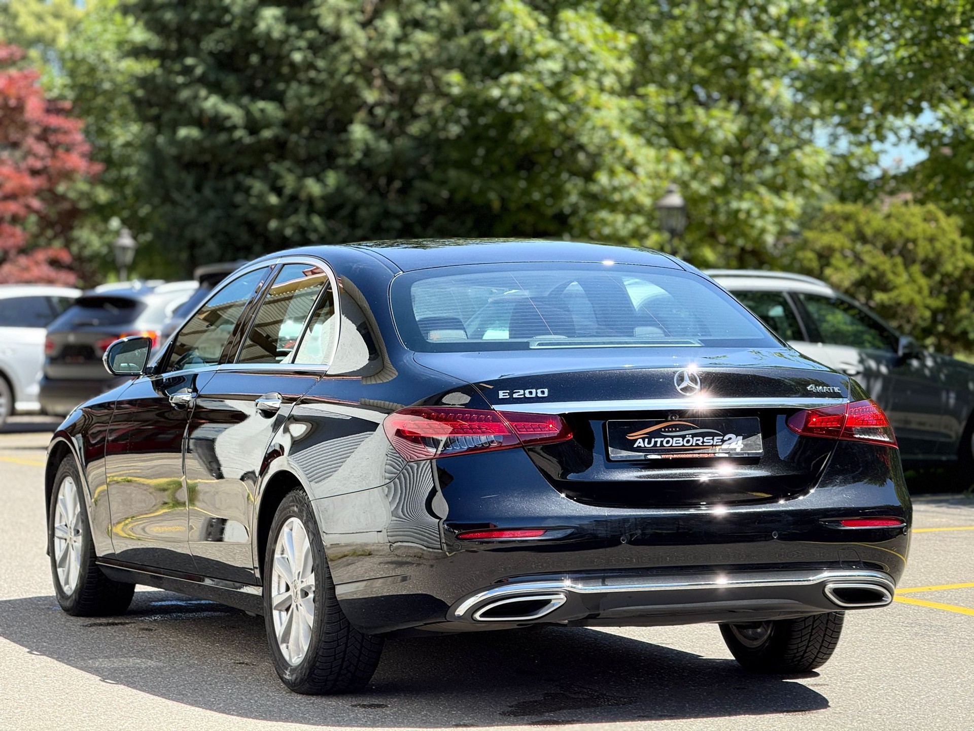 MERCEDES-BENZ E 200 Avantgarde 4matic-image-3