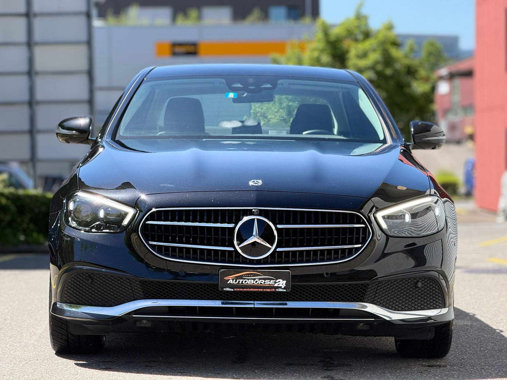 MERCEDES-BENZ E 200 Avantgarde 4matic-image-2