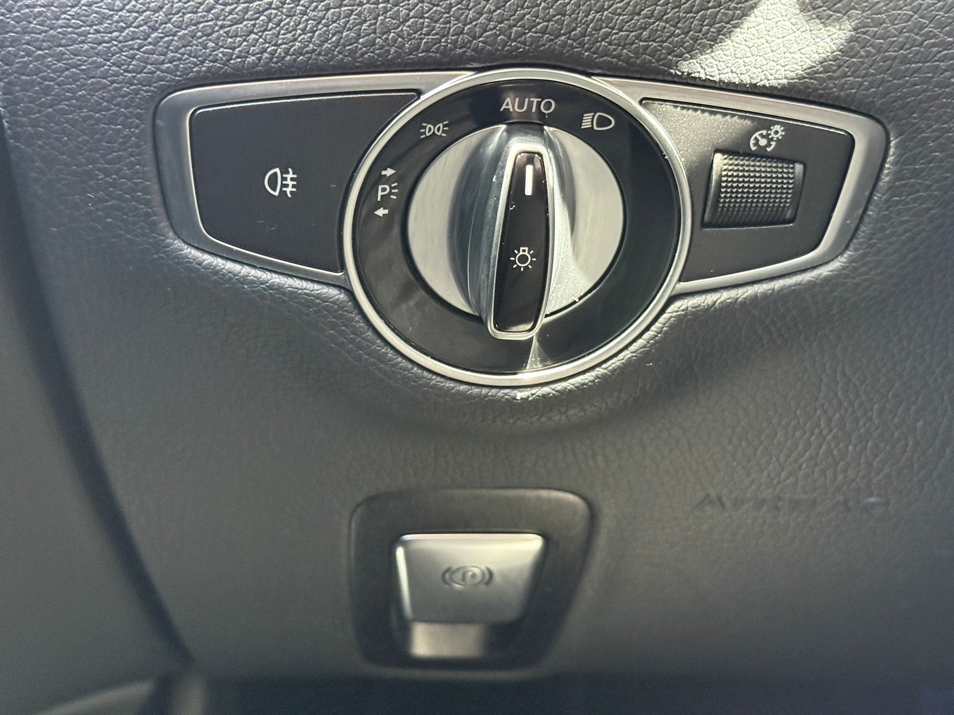 MERCEDES-BENZ E 200 Avantgarde 4matic-image-18