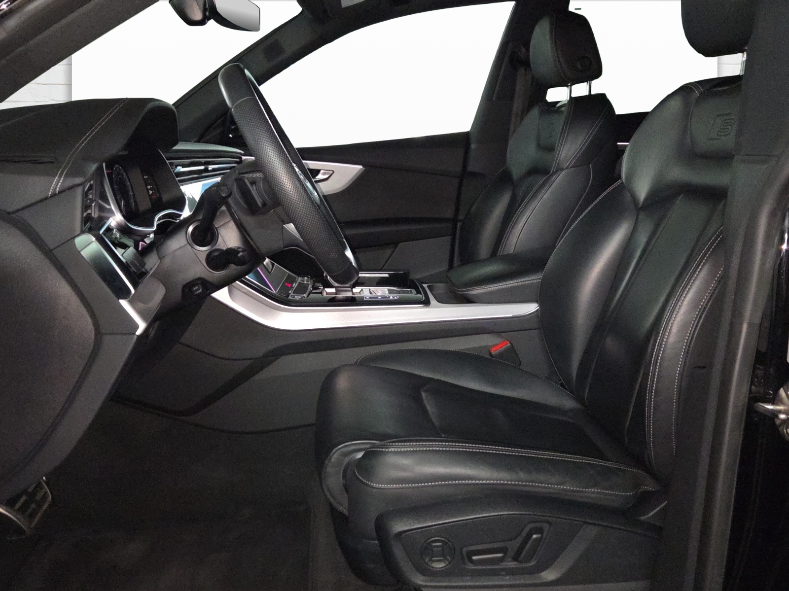 AUDI Q8 55 TFSI e quattro PHEV tiptronic-image-4
