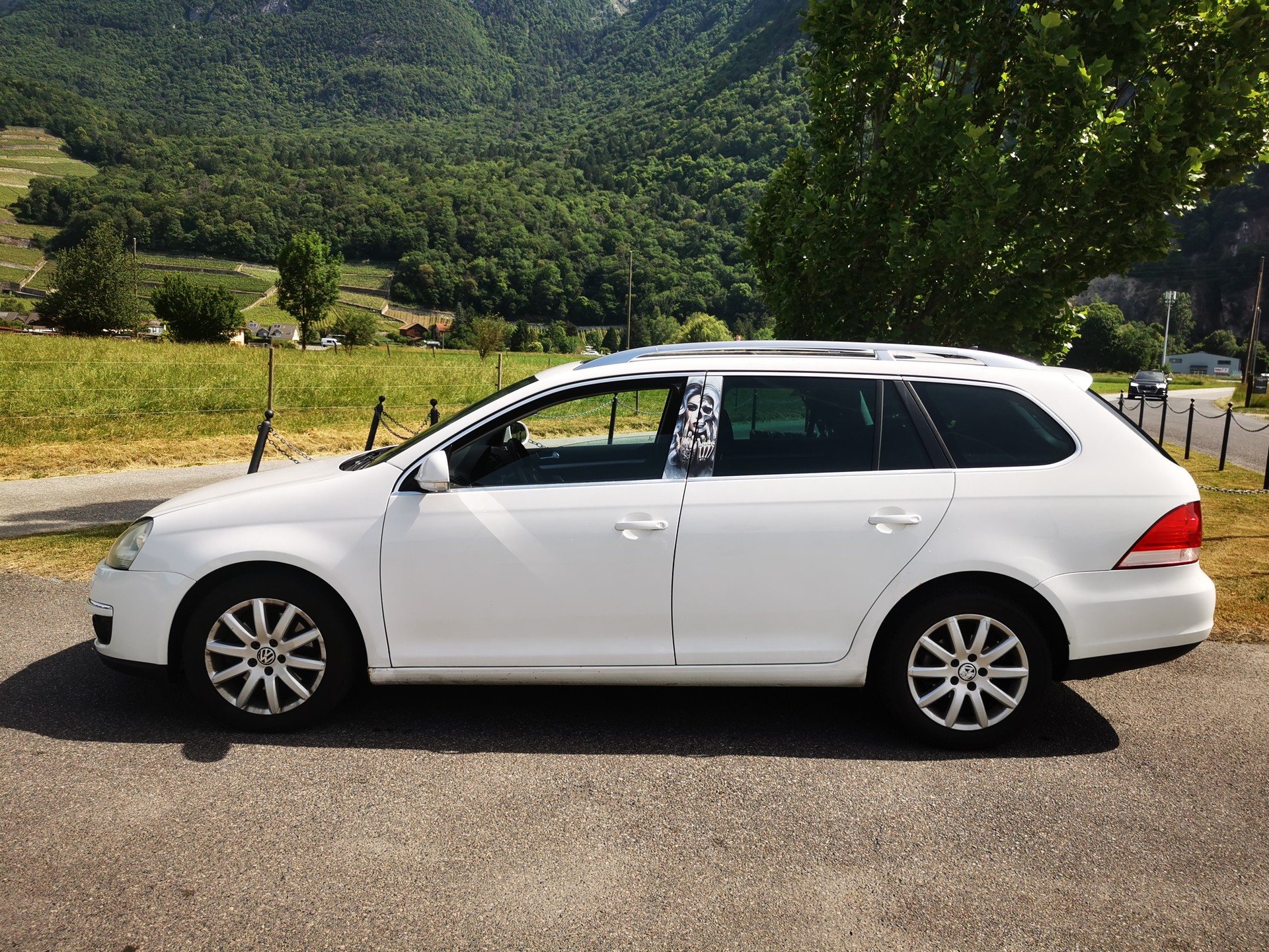 VW Golf Variant 1.9 TDI Comfortline 4Motion-image-3