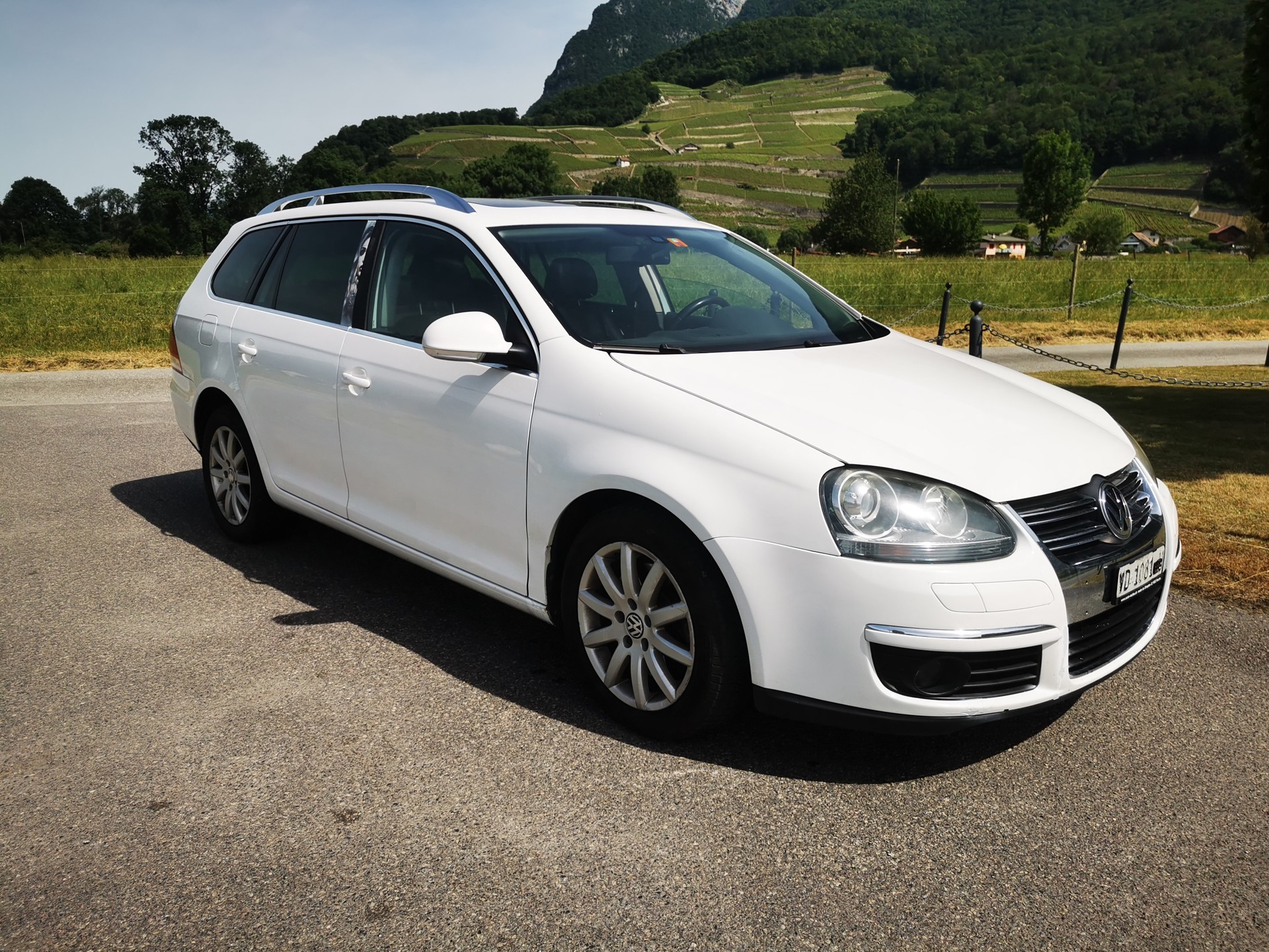 VW Golf Variant 1.9 TDI Comfortline 4Motion-image-1