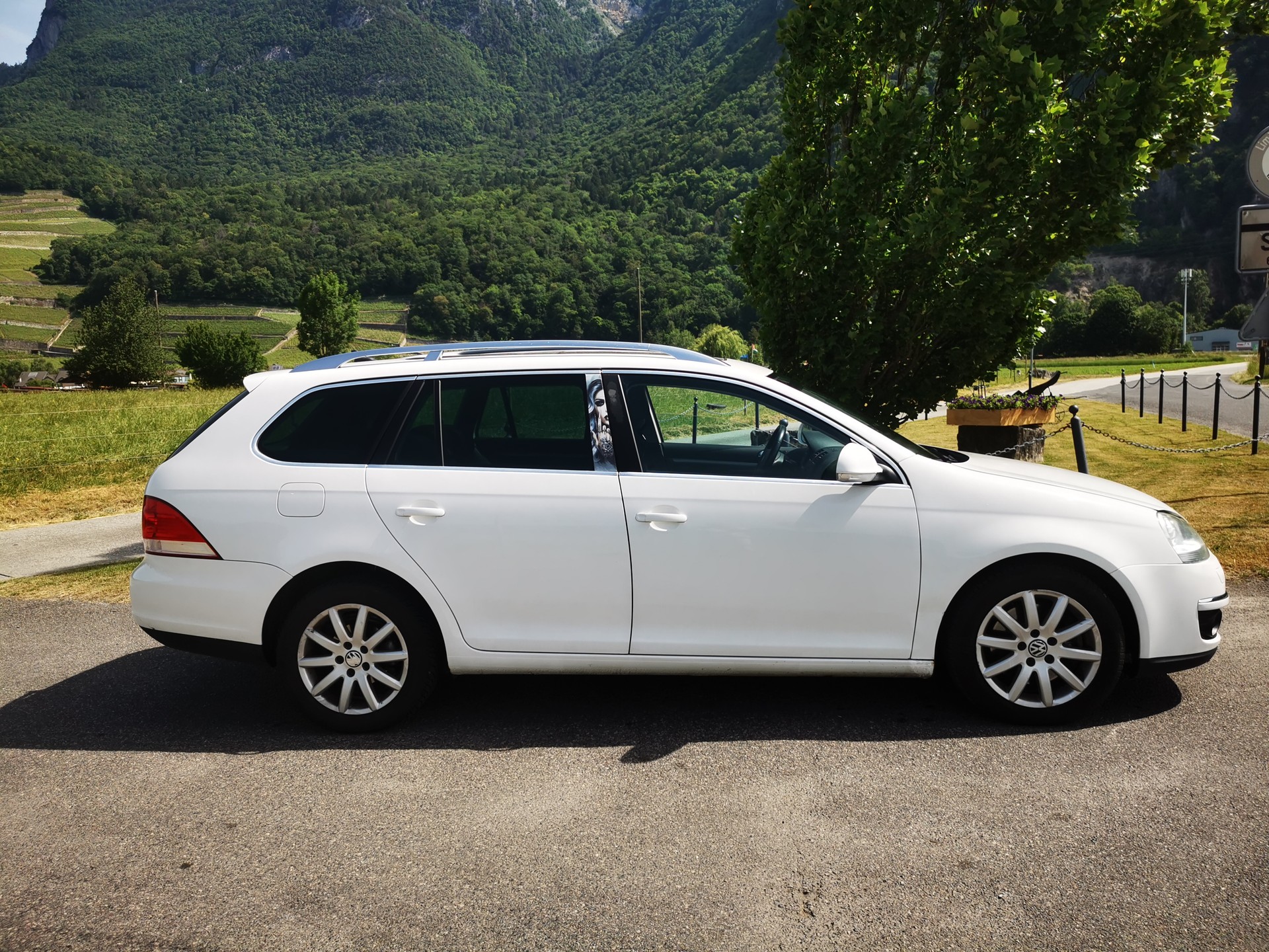 VW Golf Variant 1.9 TDI Comfortline 4Motion-image-0