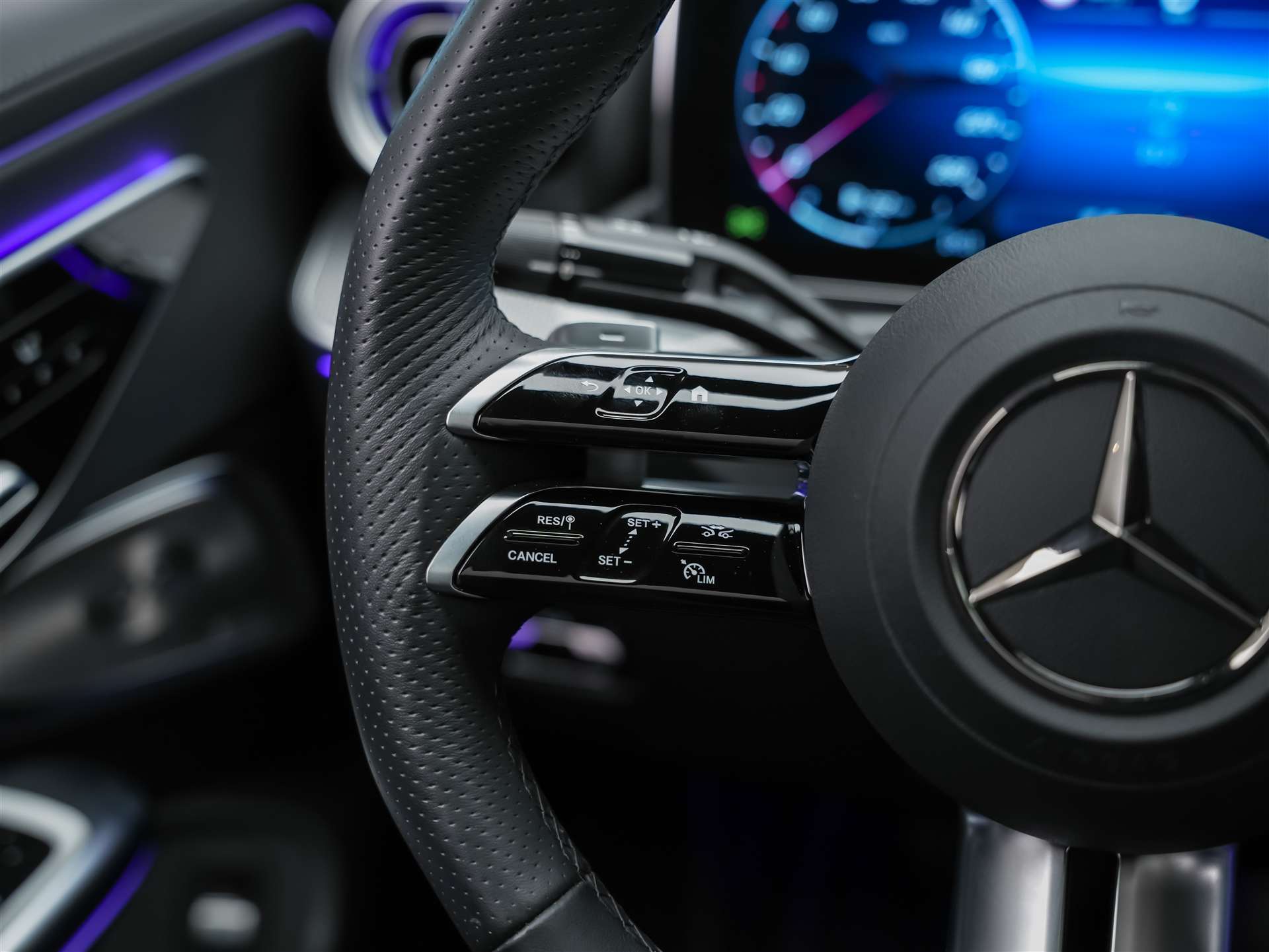 MERCEDES-BENZ CLE 200 Coupé AMG Line 9G-Tronic *Werksgarantie*Panorama*360°Kamera*Abstandsregler*-image-26