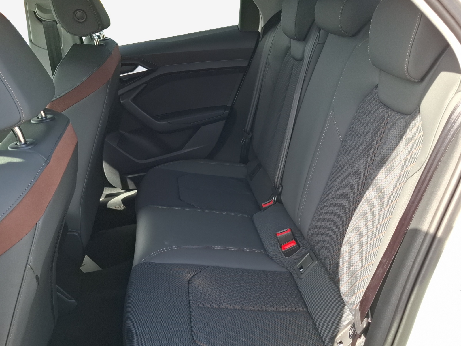 AUDI A1 Sportback 30 TFSI S Line Attraction S-tronic-image-11