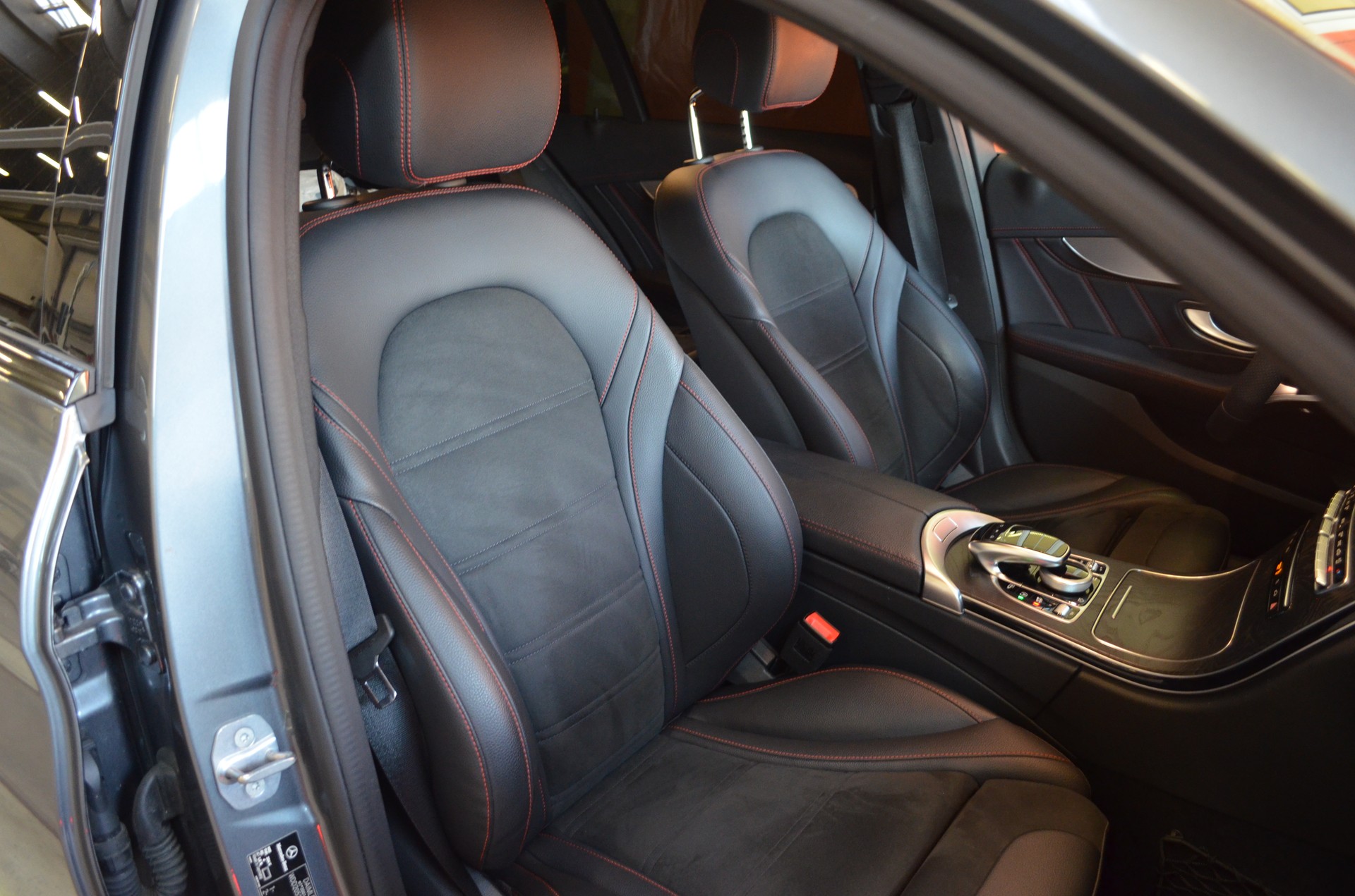 MERCEDES-BENZ C 43 AMG 4Matic 9G-Tronic-image-9