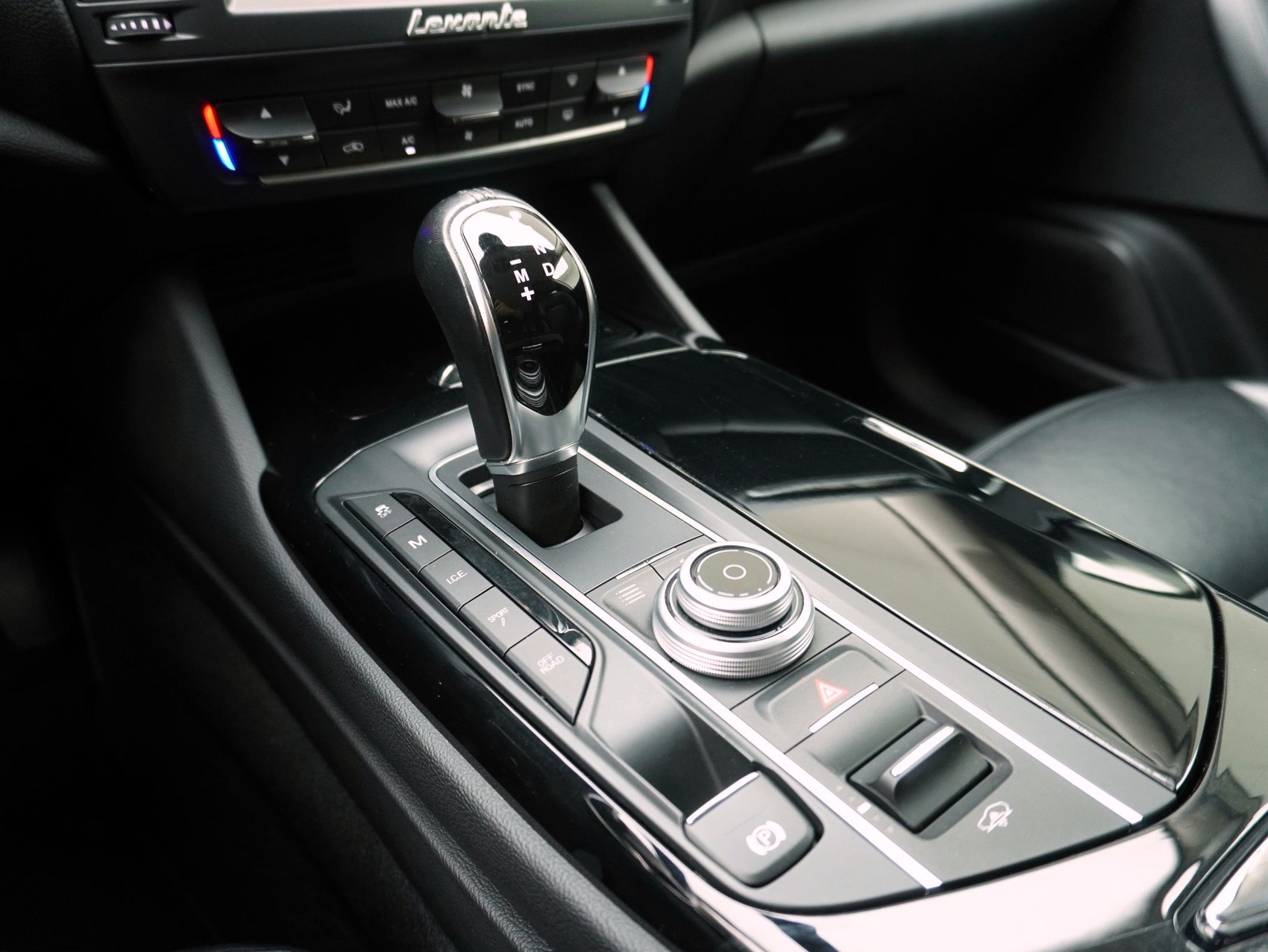 MASERATI Levante 3.0 V6 D-image-12