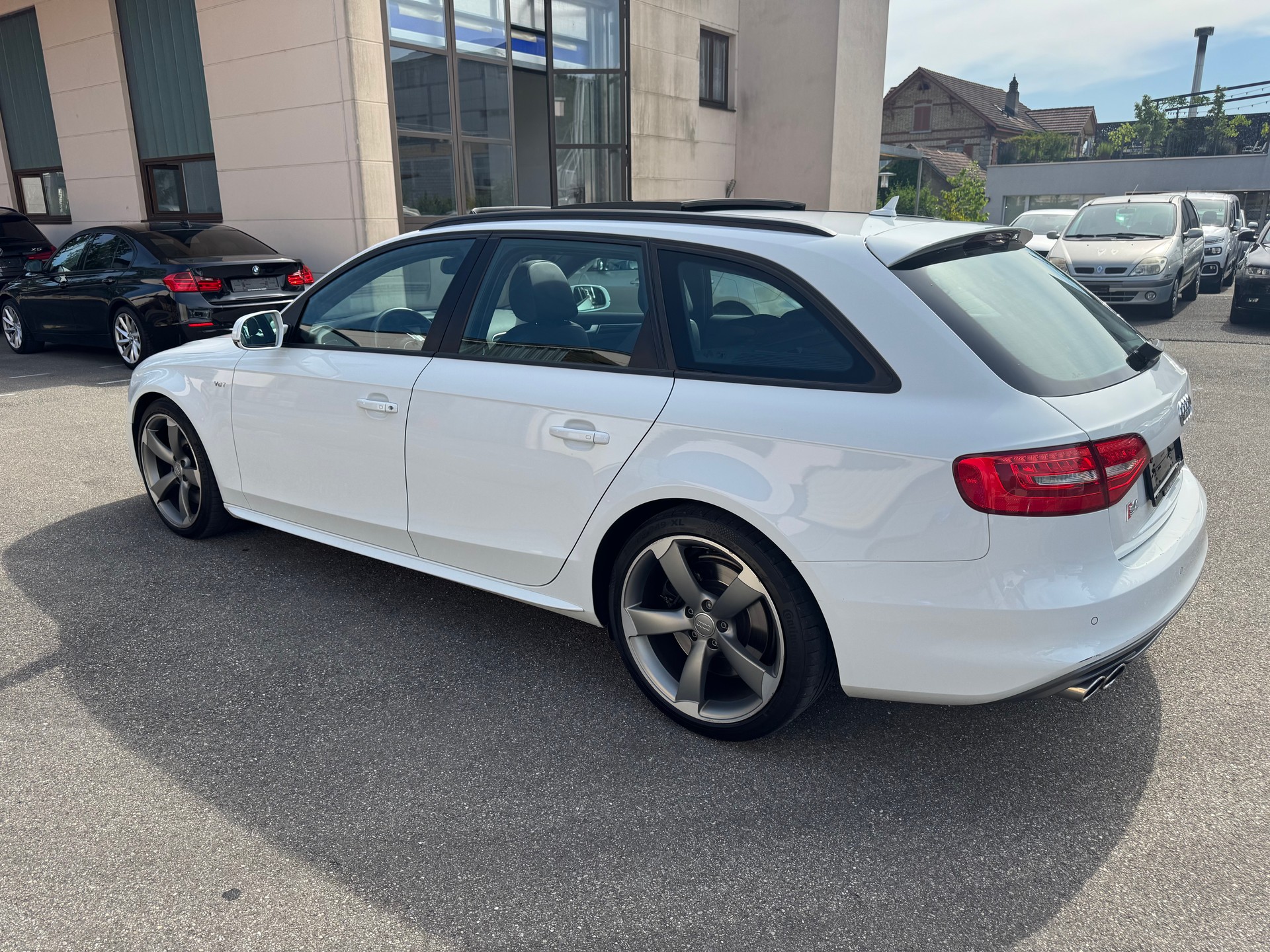 AUDI S4 Avant 3.0 TFSI quattro S-tronic-image-3