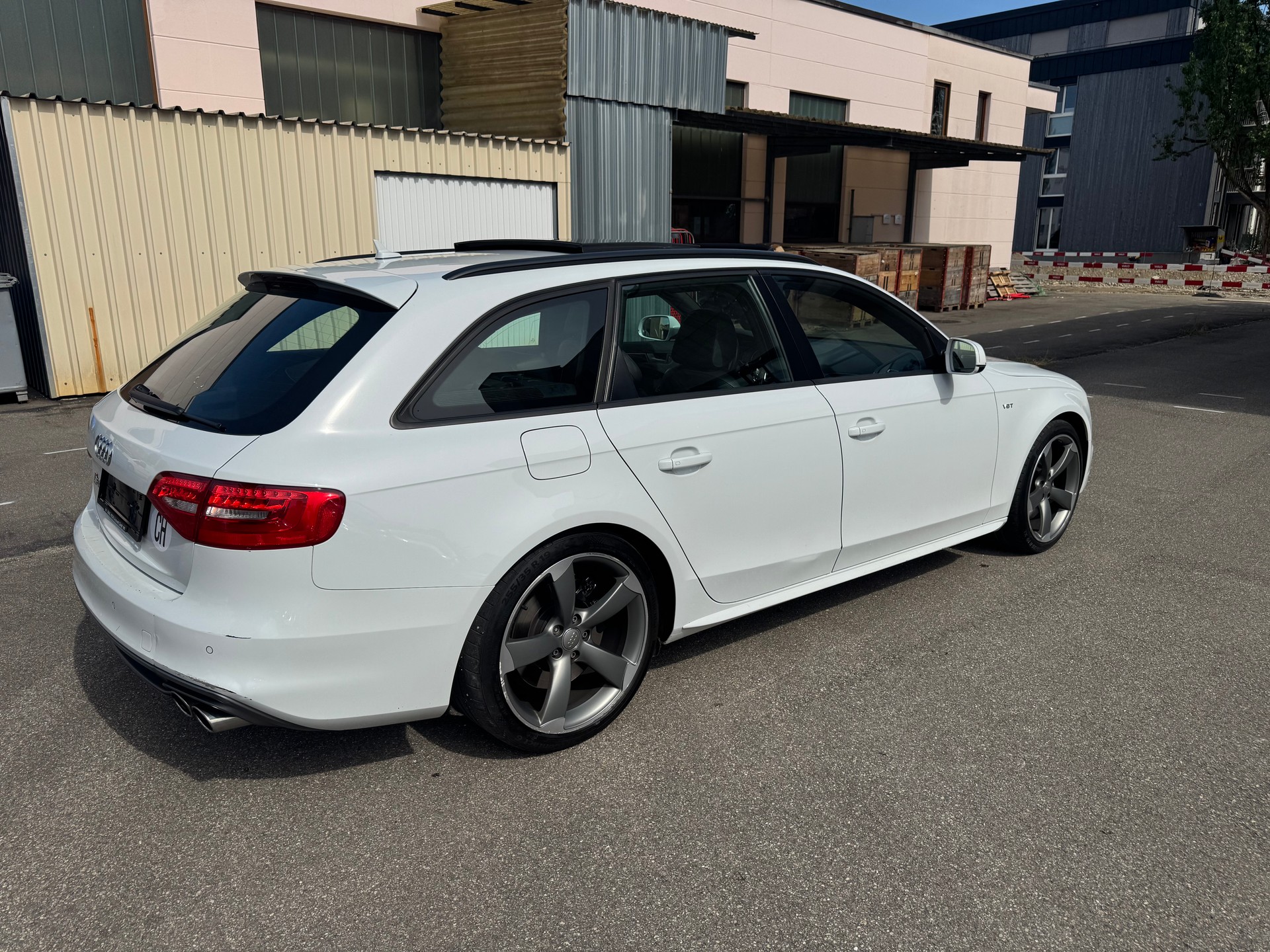 AUDI S4 Avant 3.0 TFSI quattro S-tronic-image-2