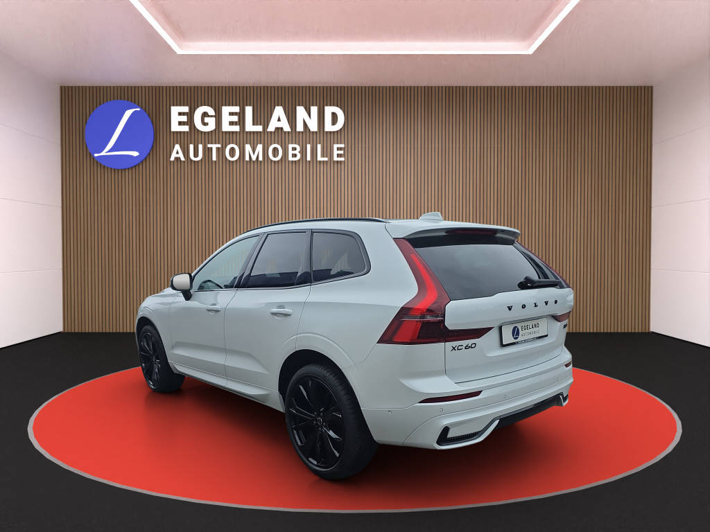 VOLVO XC60 2.0 B5 MH Plus Black Edition AWD-image-4