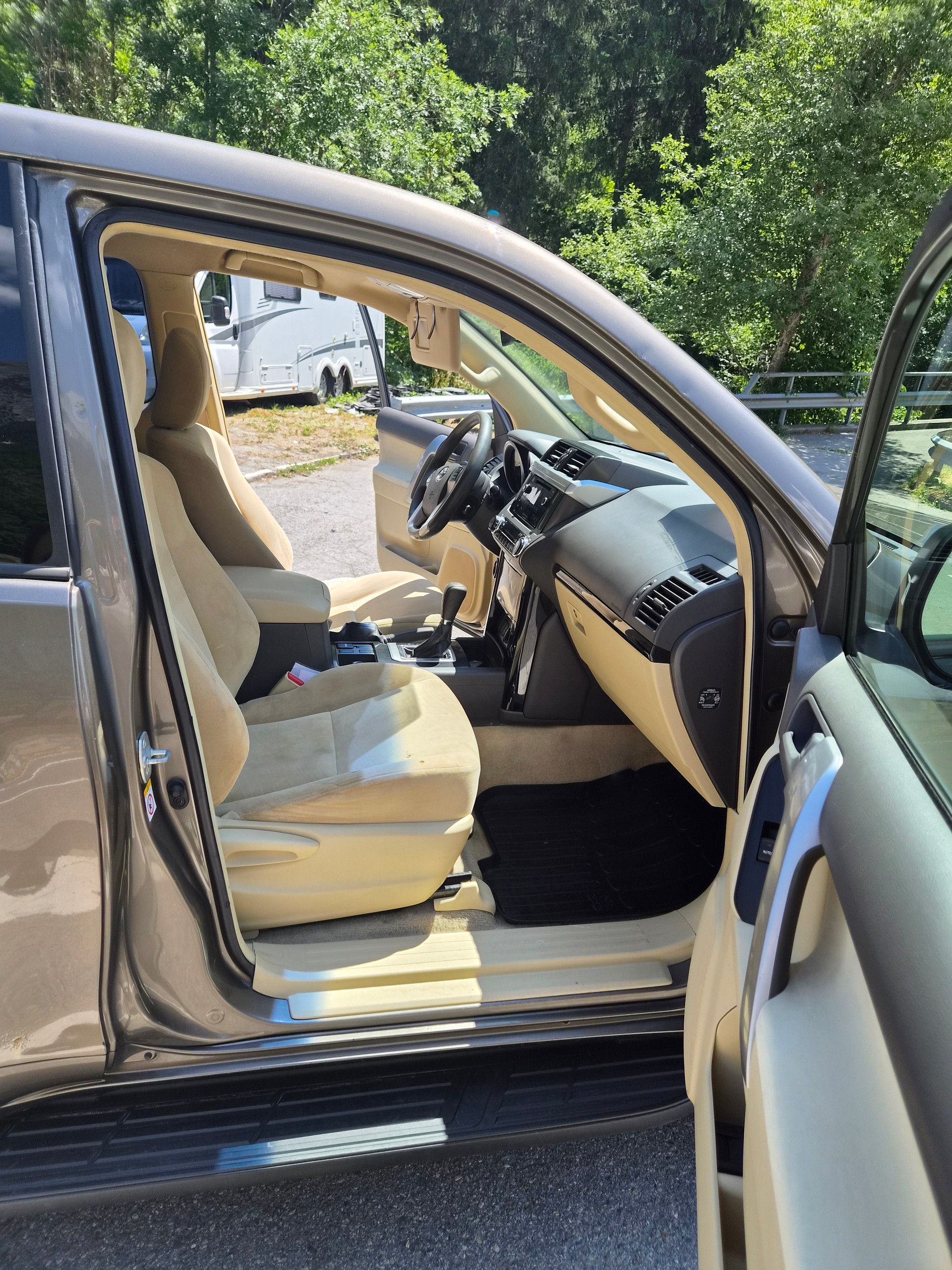 TOYOTA Land Cruiser 3.0 TD Terra Automatic-image-7